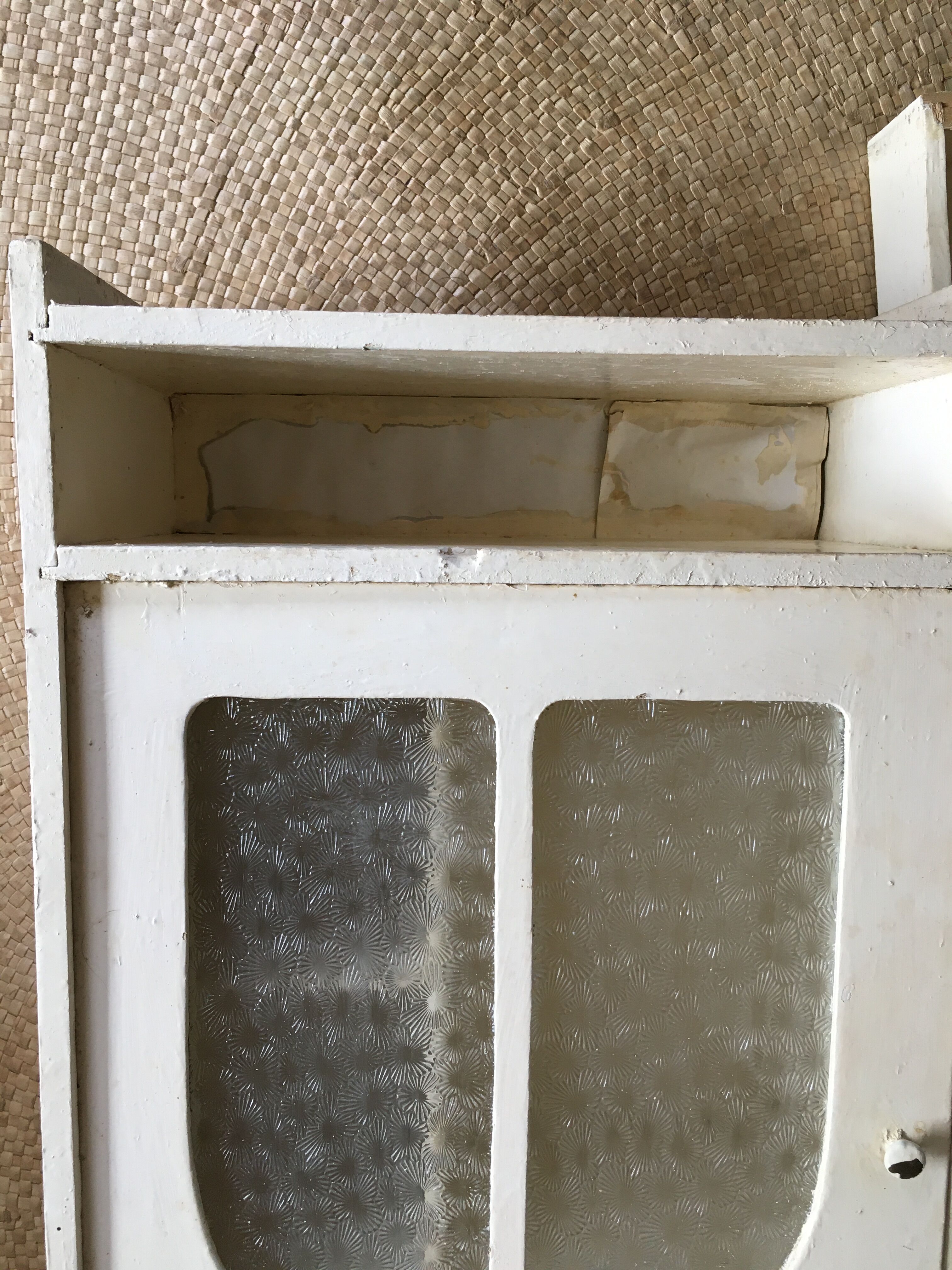 Pharmacy cabinet