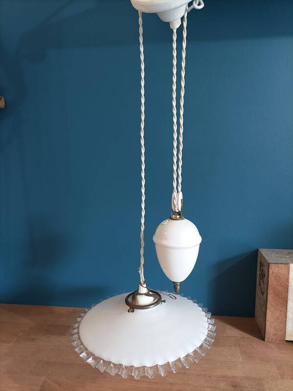 Suspension corole bord dentelé transparent contre poids