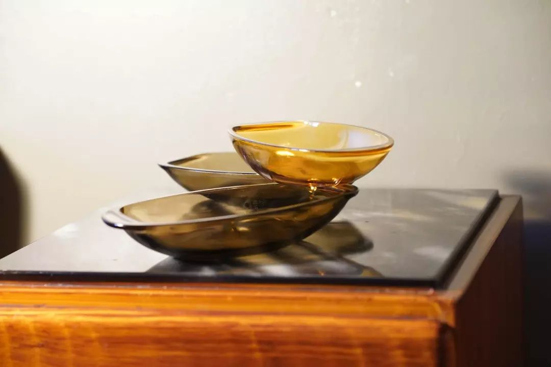 3 serving dishes