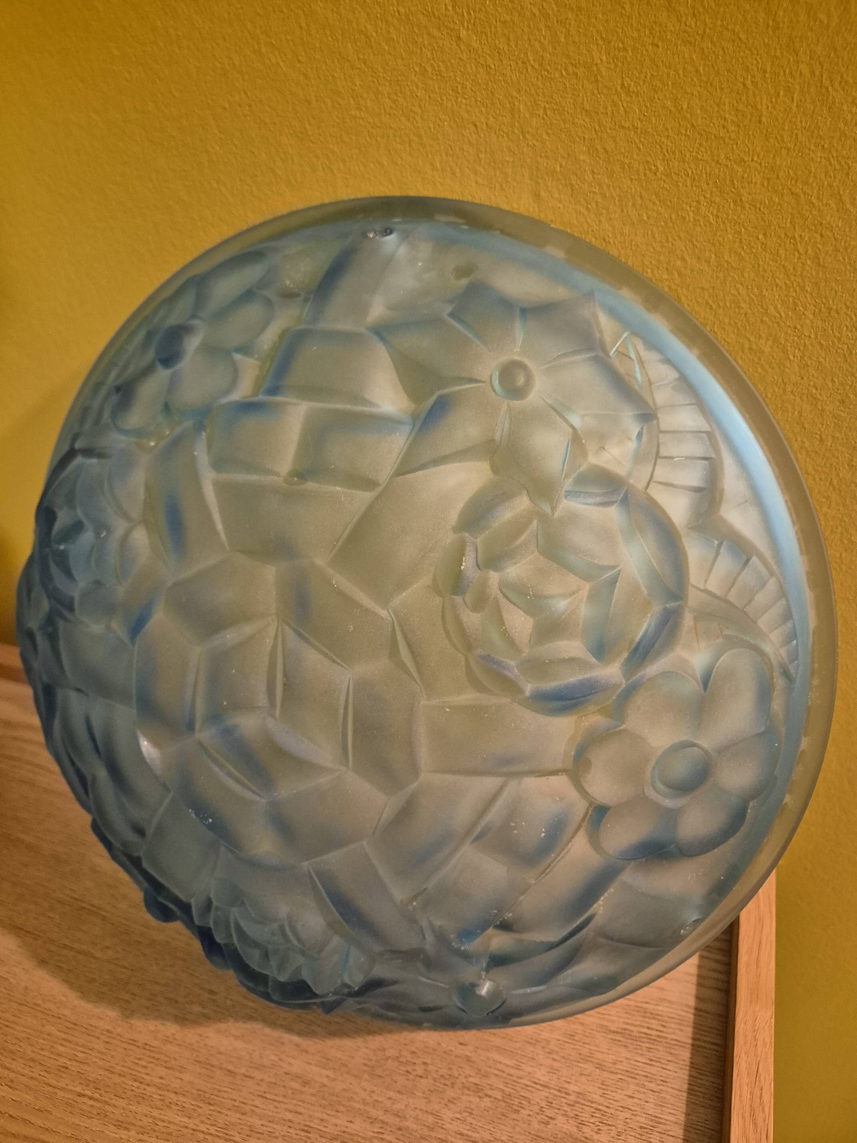 Art Deco ceiling light in pressed glass signed Degué – Ø 35 cm