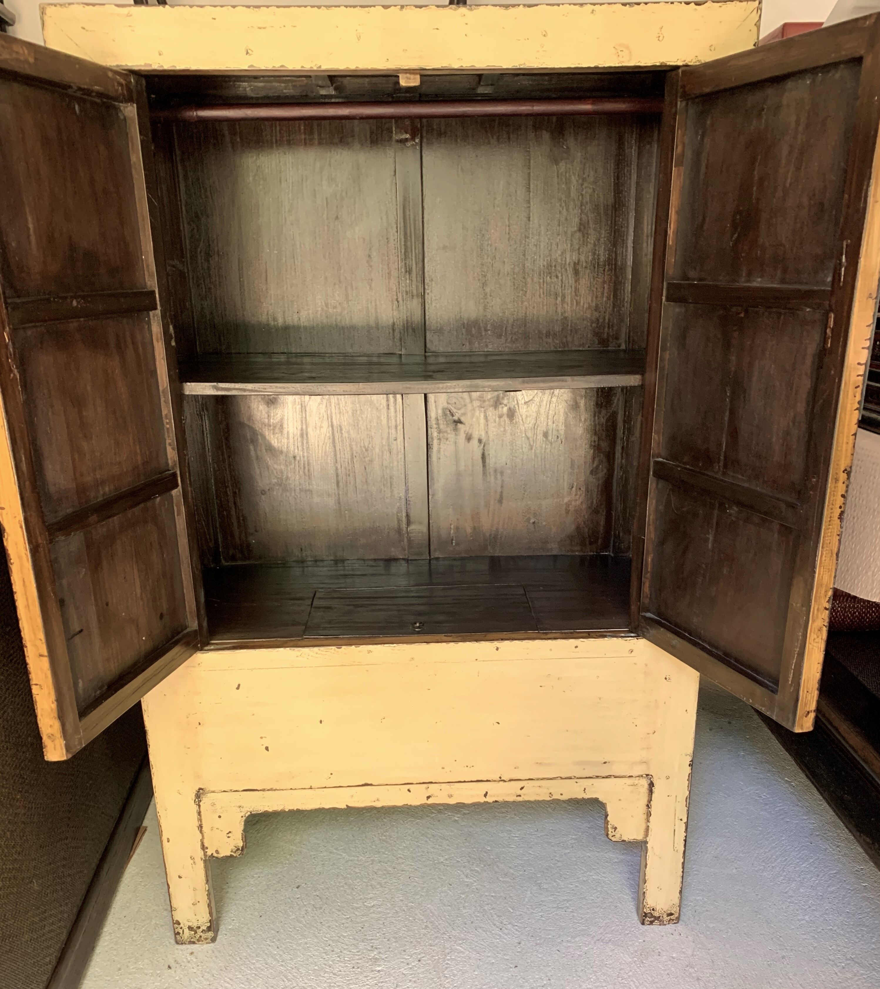 Chinese lay cabinet
