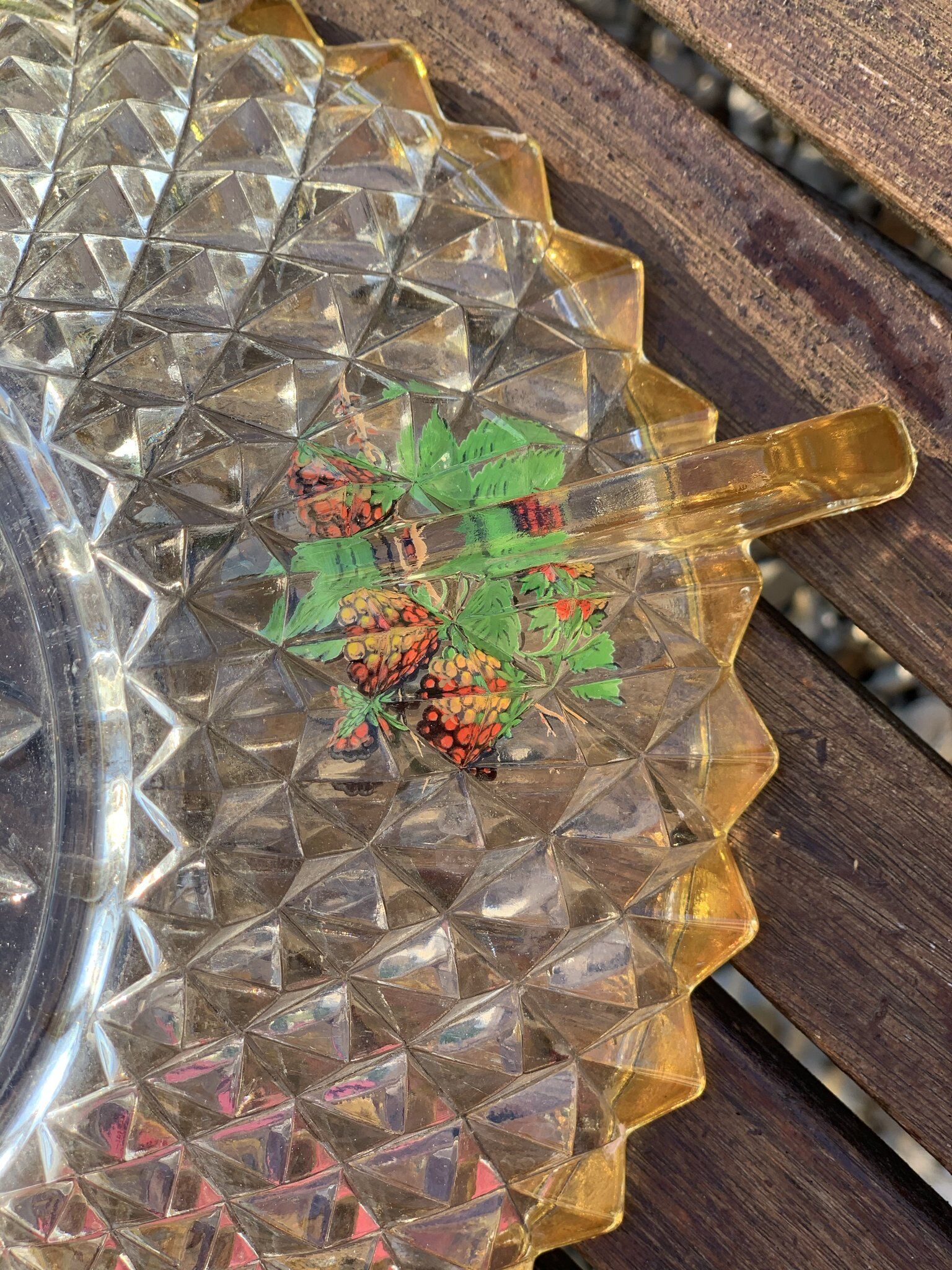 Diamond tip glass fruit cup