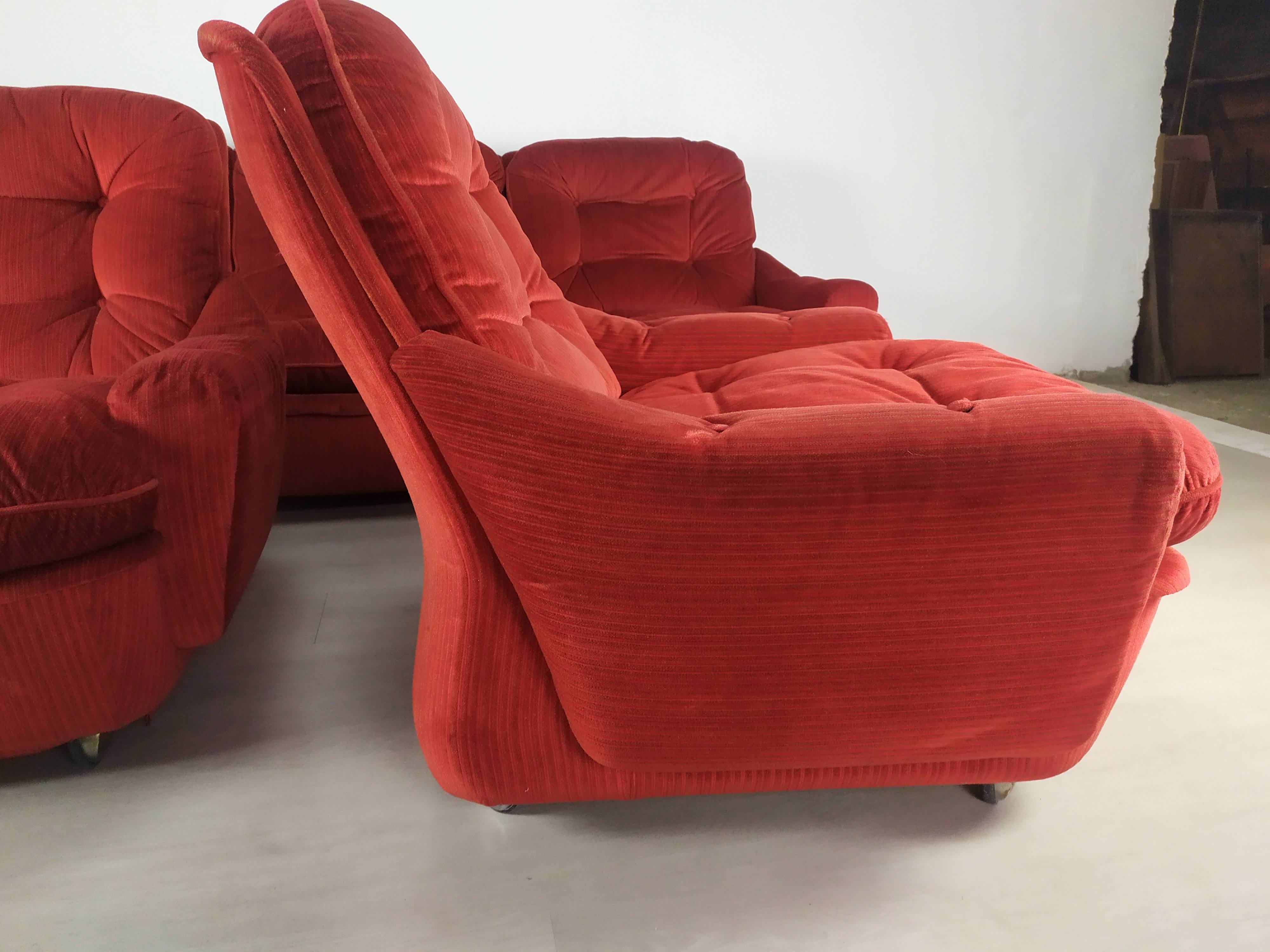 Airborne Cadestin Red Velvet Lounge