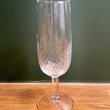 6 clear glass champagne flutes in very good condition