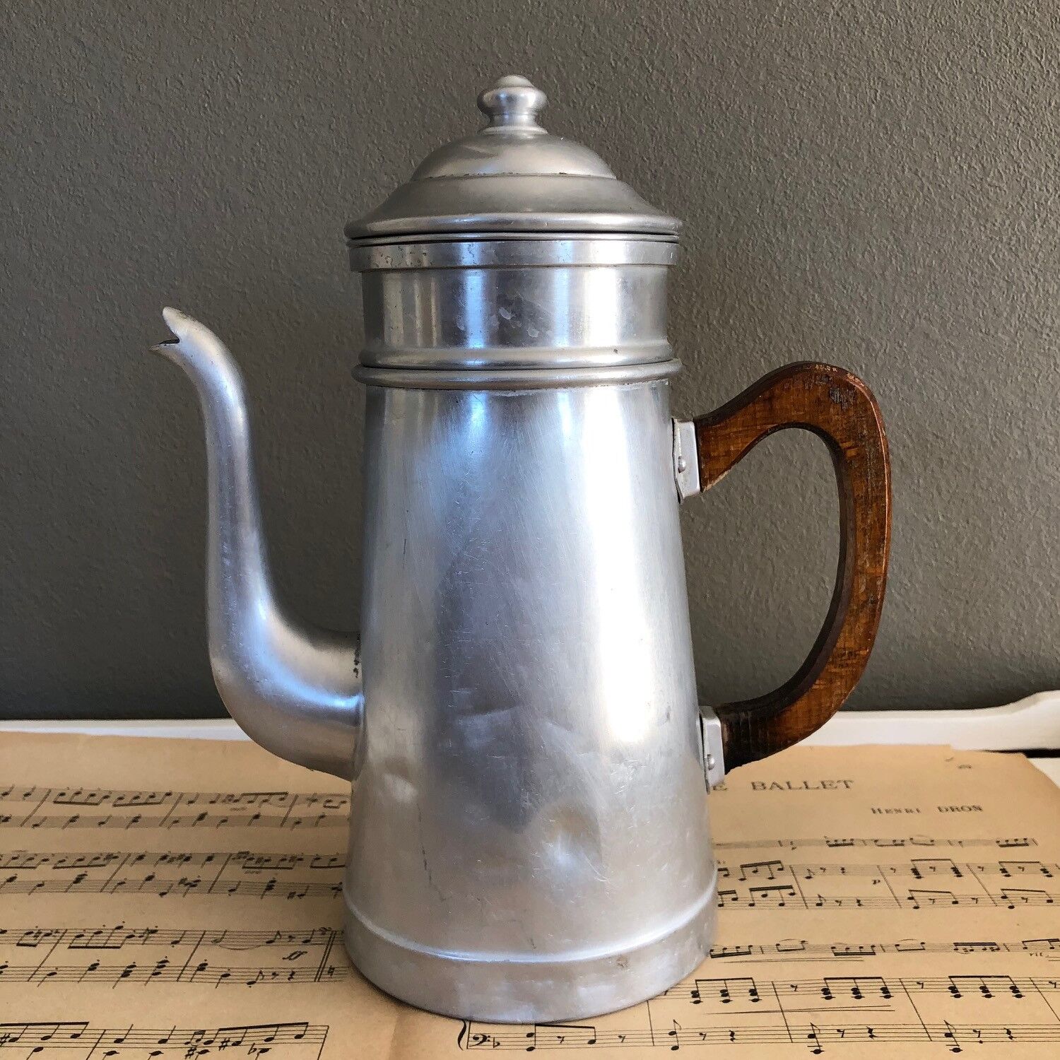Aluminium and wooden handle coffee maker