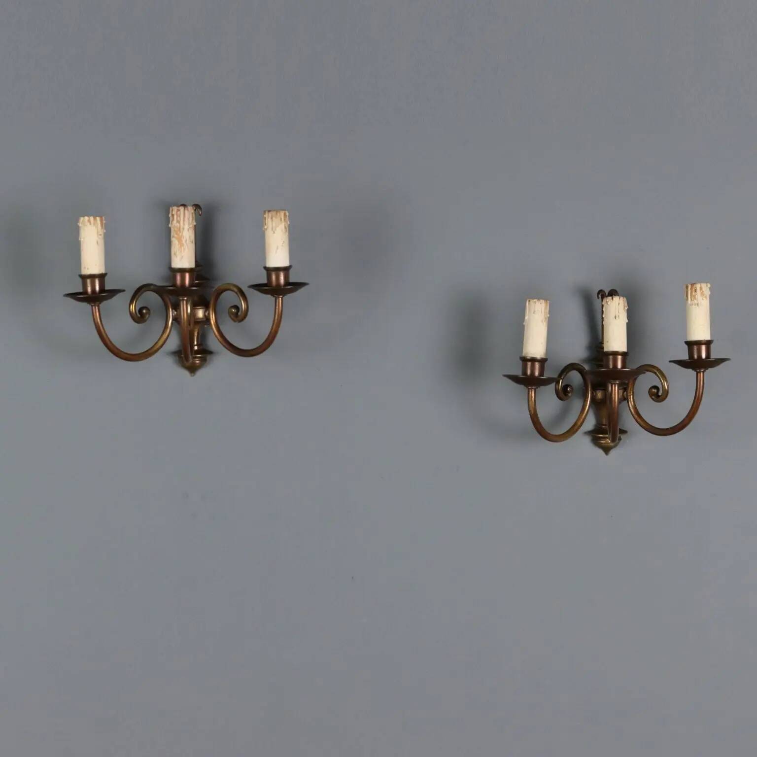 Antique wall sconces in gilded bronze, 3 lights, Italy, 20th century.