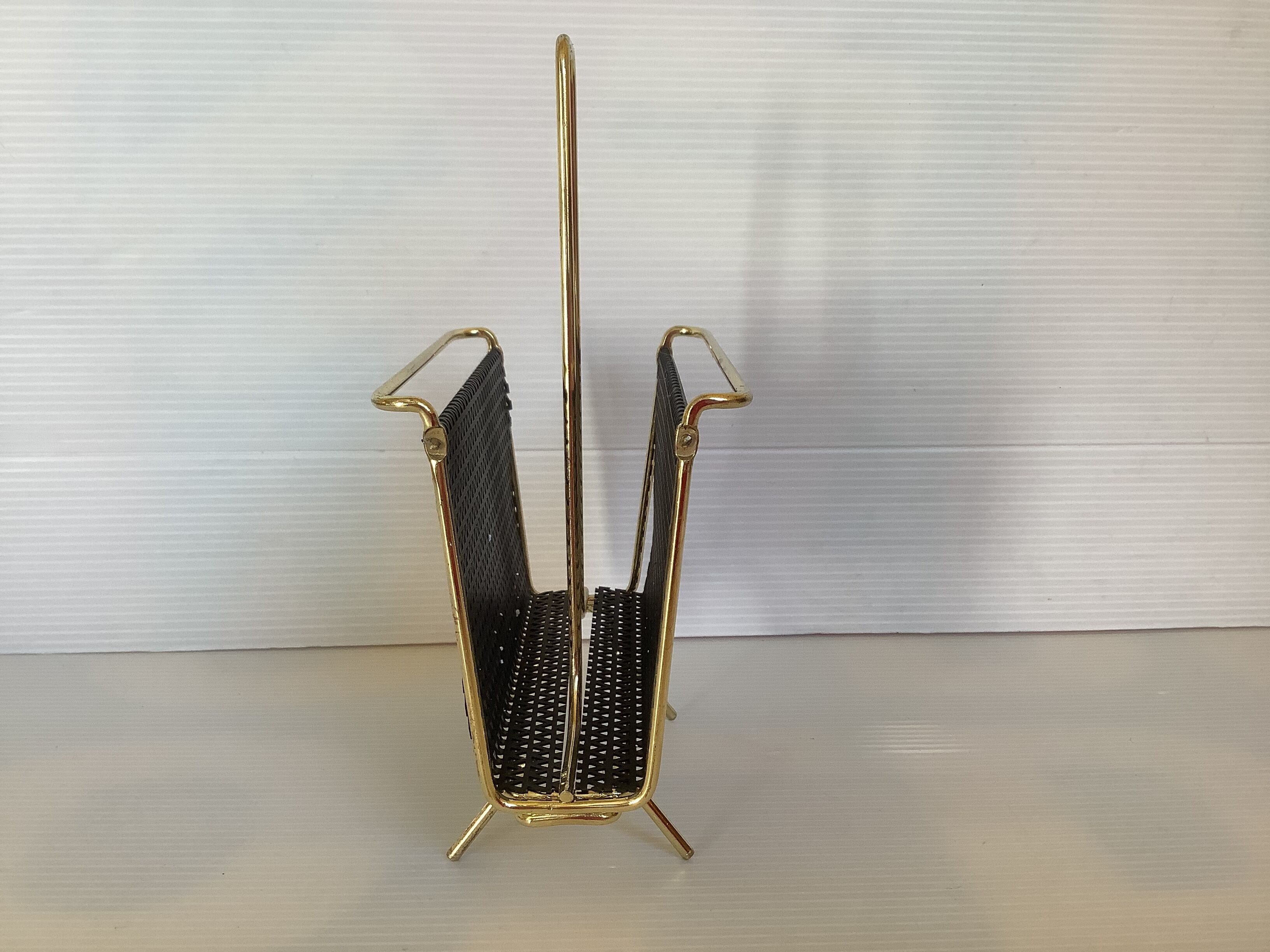 Letters rack black and gold