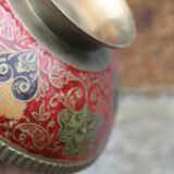 Decorative bowl in hammered brass, oriental style