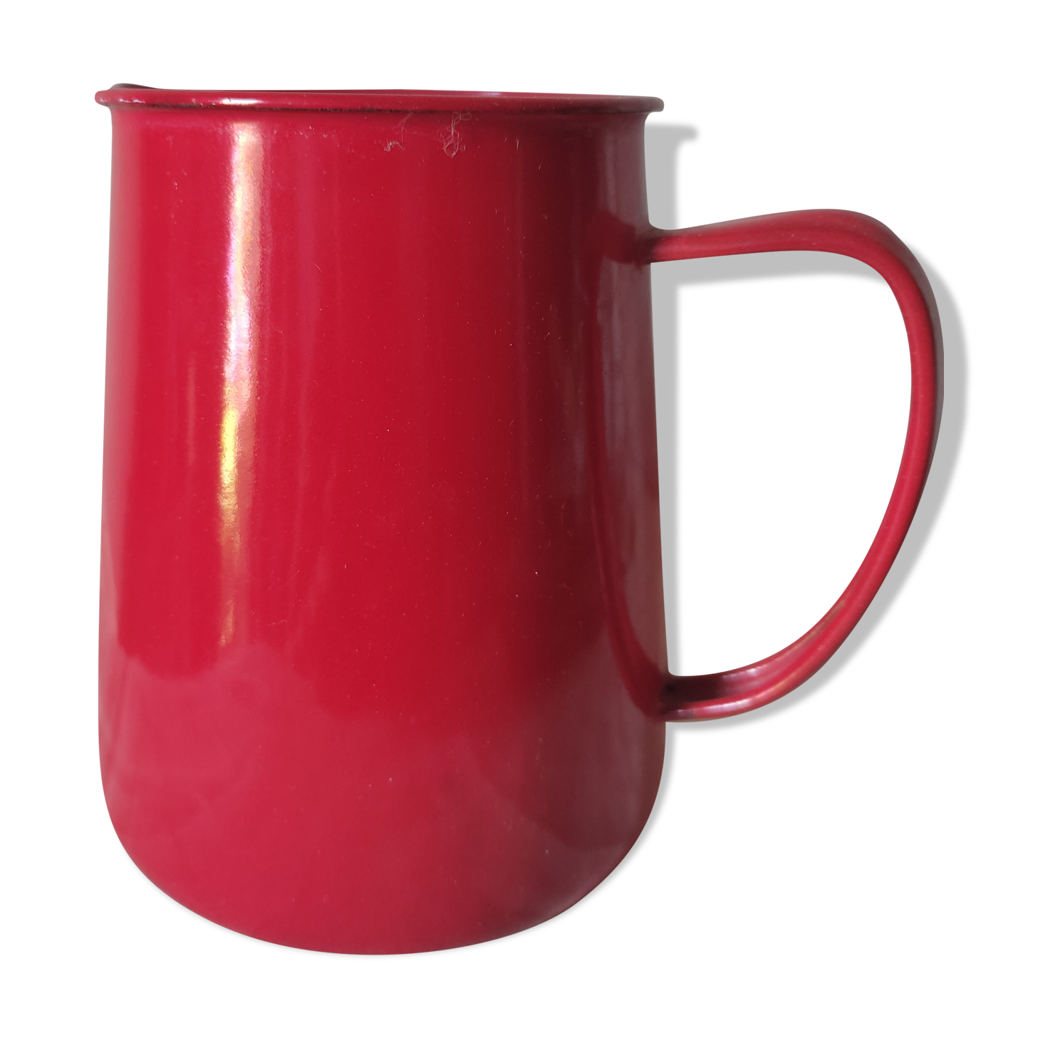 Enamelled metal pourer