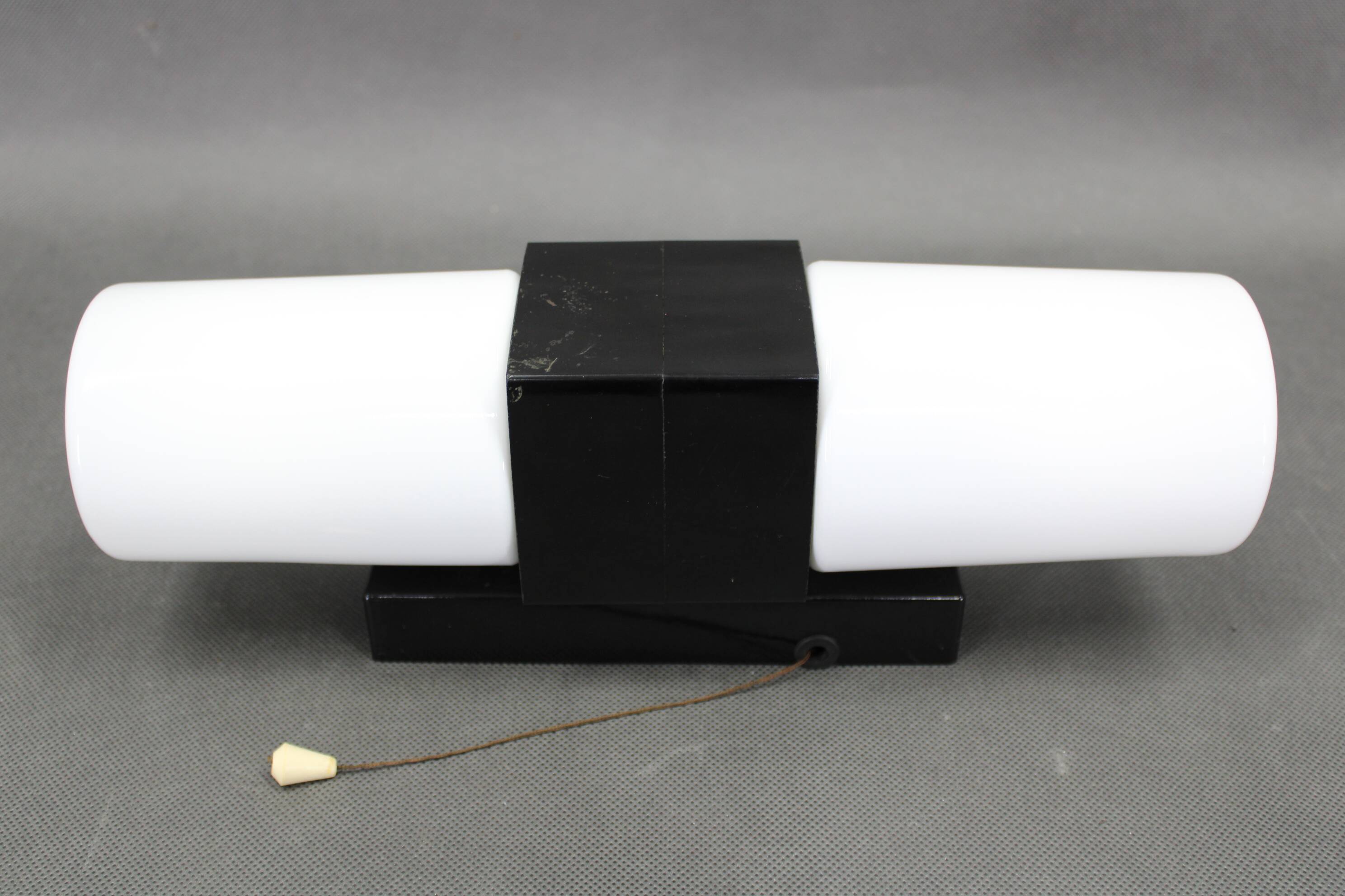 Mid-century wall light in bakelite and glass, 1960s