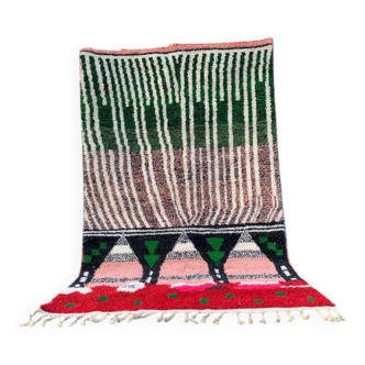 Azilal Berber rug made of pure wool, traditionally handwoven.