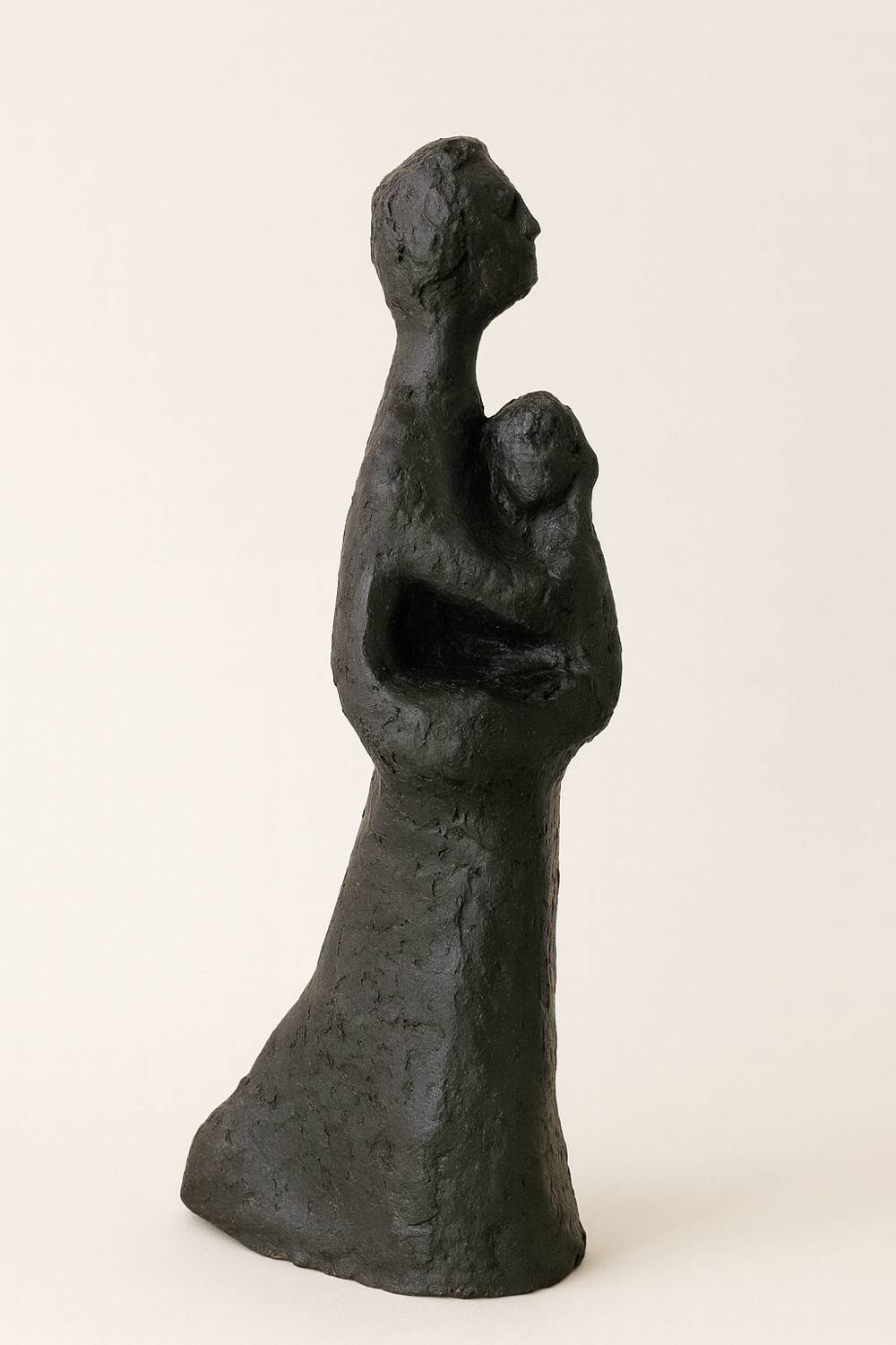 Sculpture en terre cuite maternité