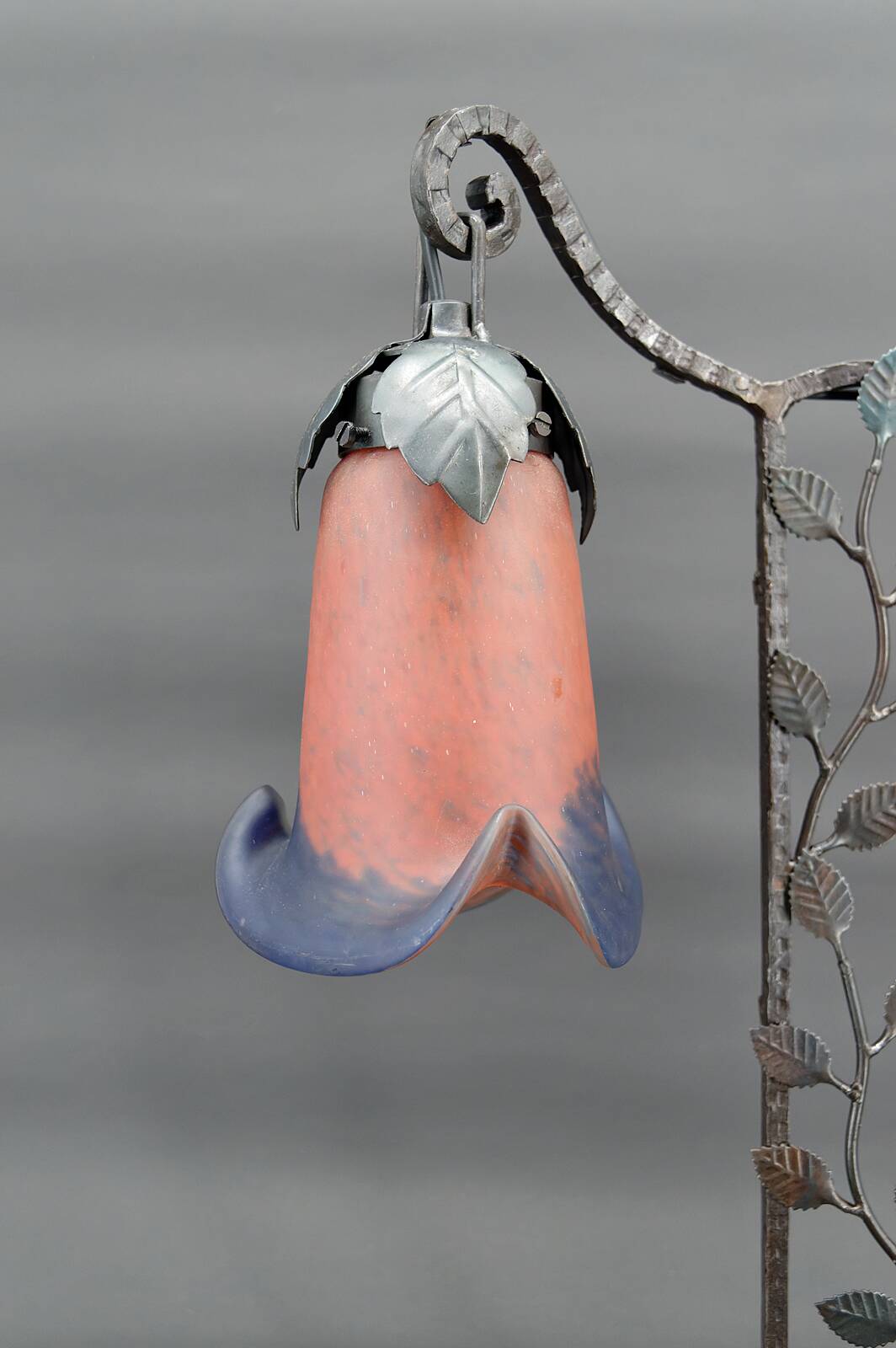 Two-headed wrought iron lamp by Muller, Art Deco, France, Circa 1920