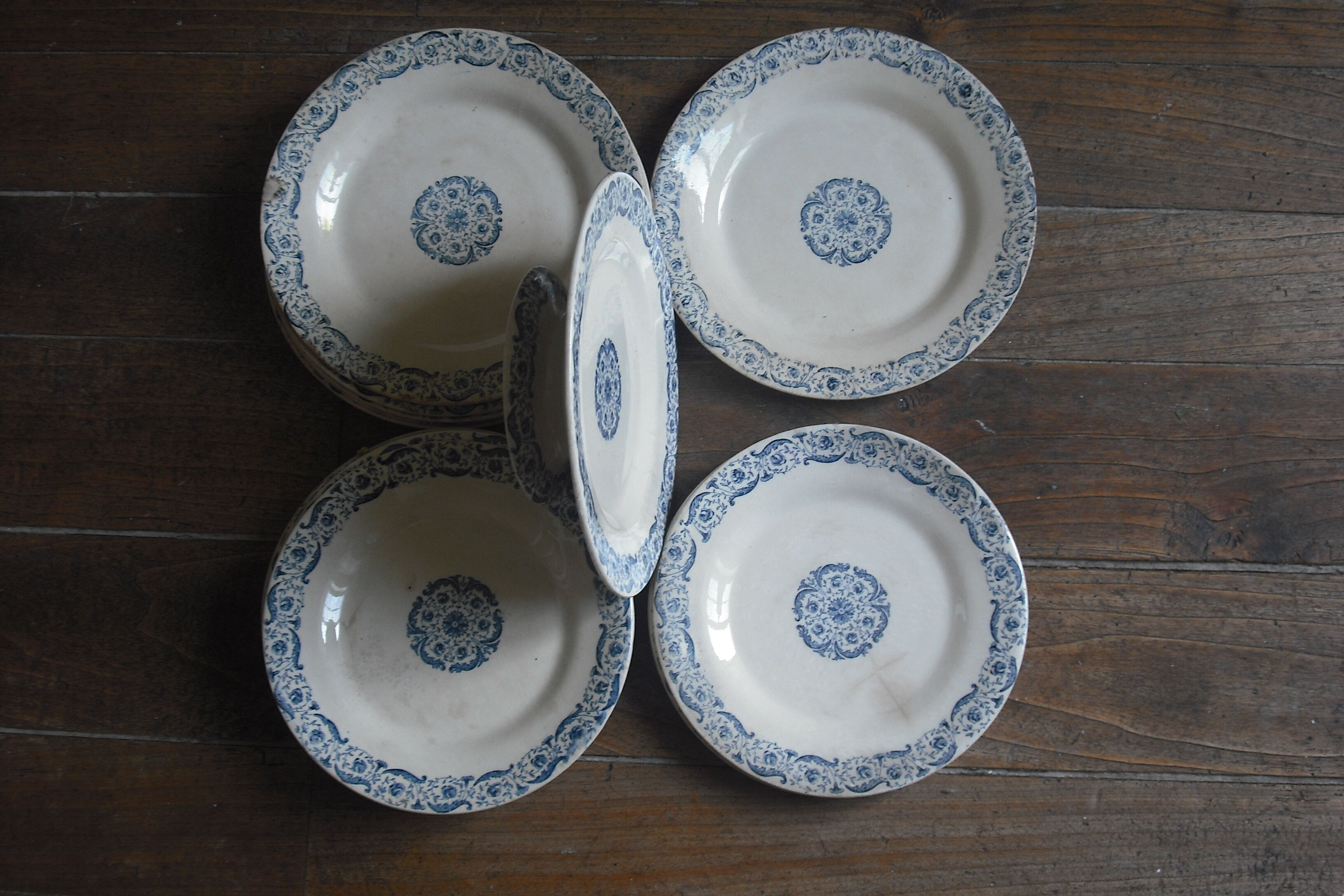 15 Gien porcelain plates and 1 cake dish on foot