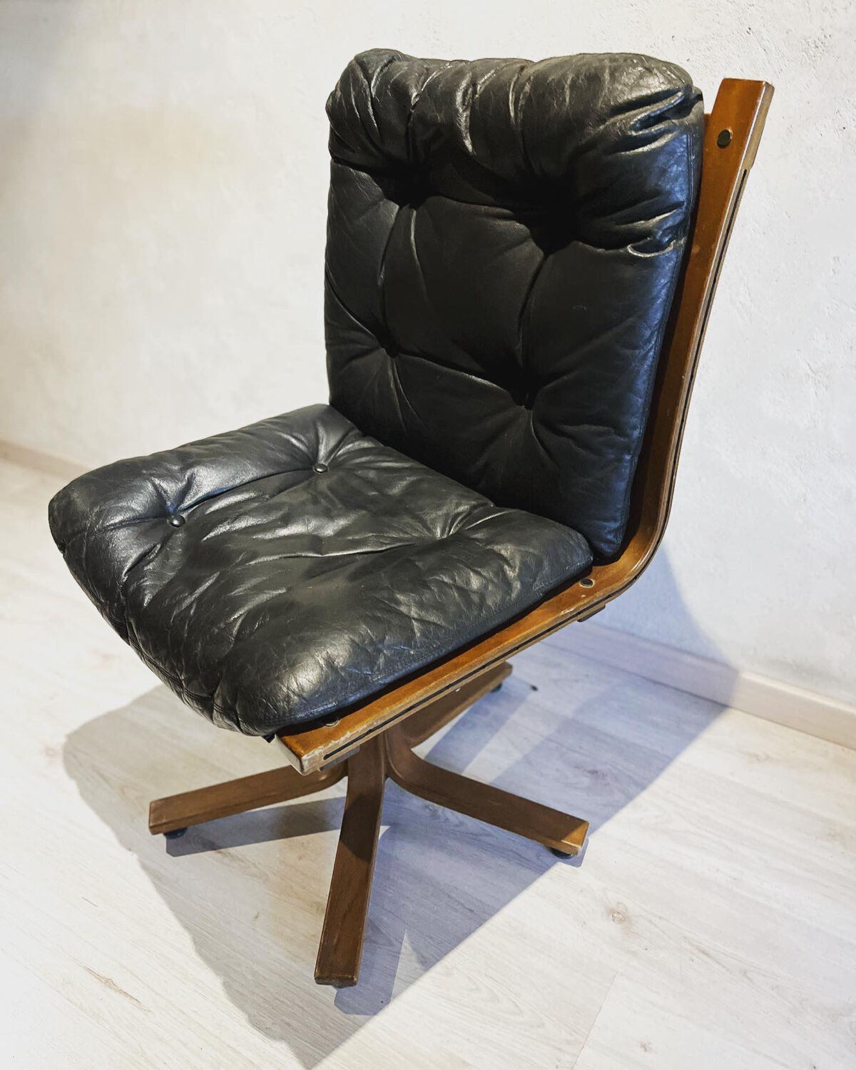 Vintage office chair 1970