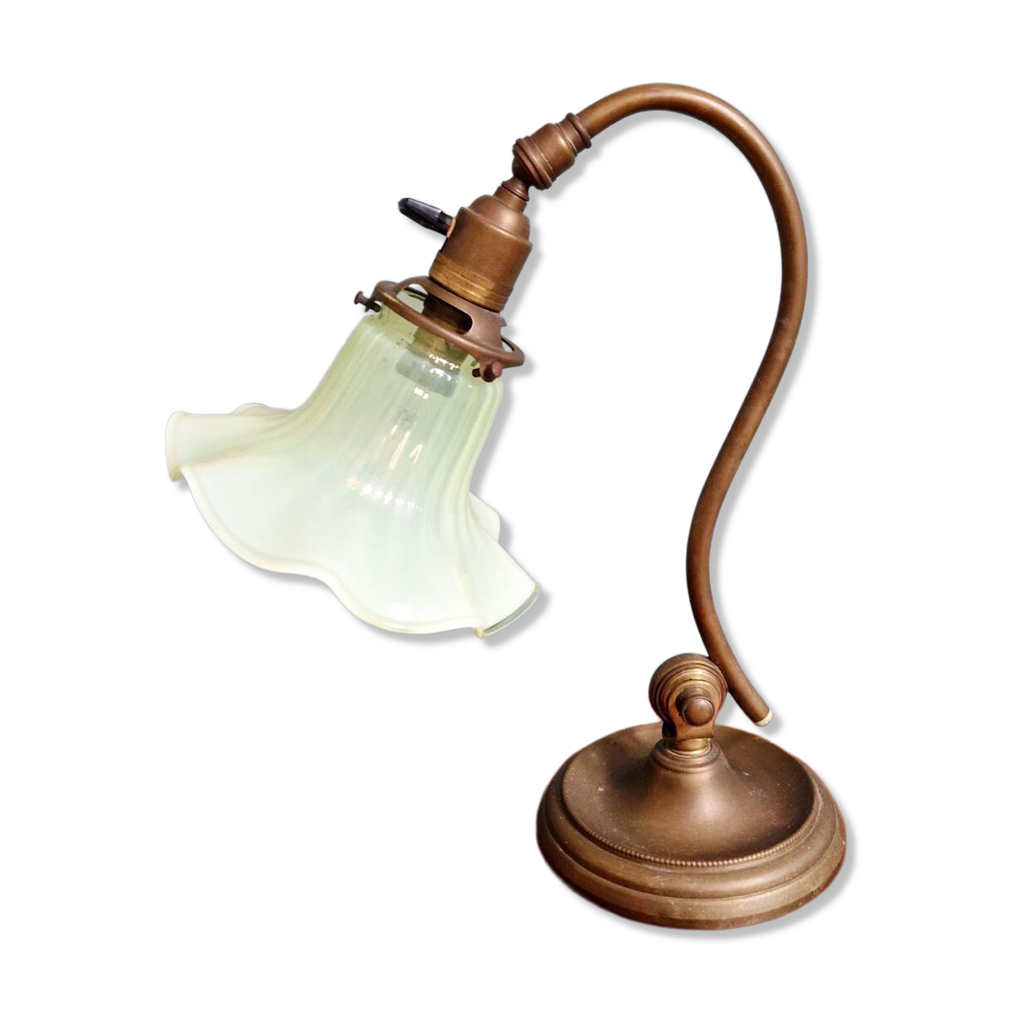 Art Nouveau desk lamp, bronze and opalescent glass