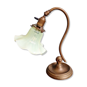 Lampe de bureau Art Nouveau en bronze et verre opalescent