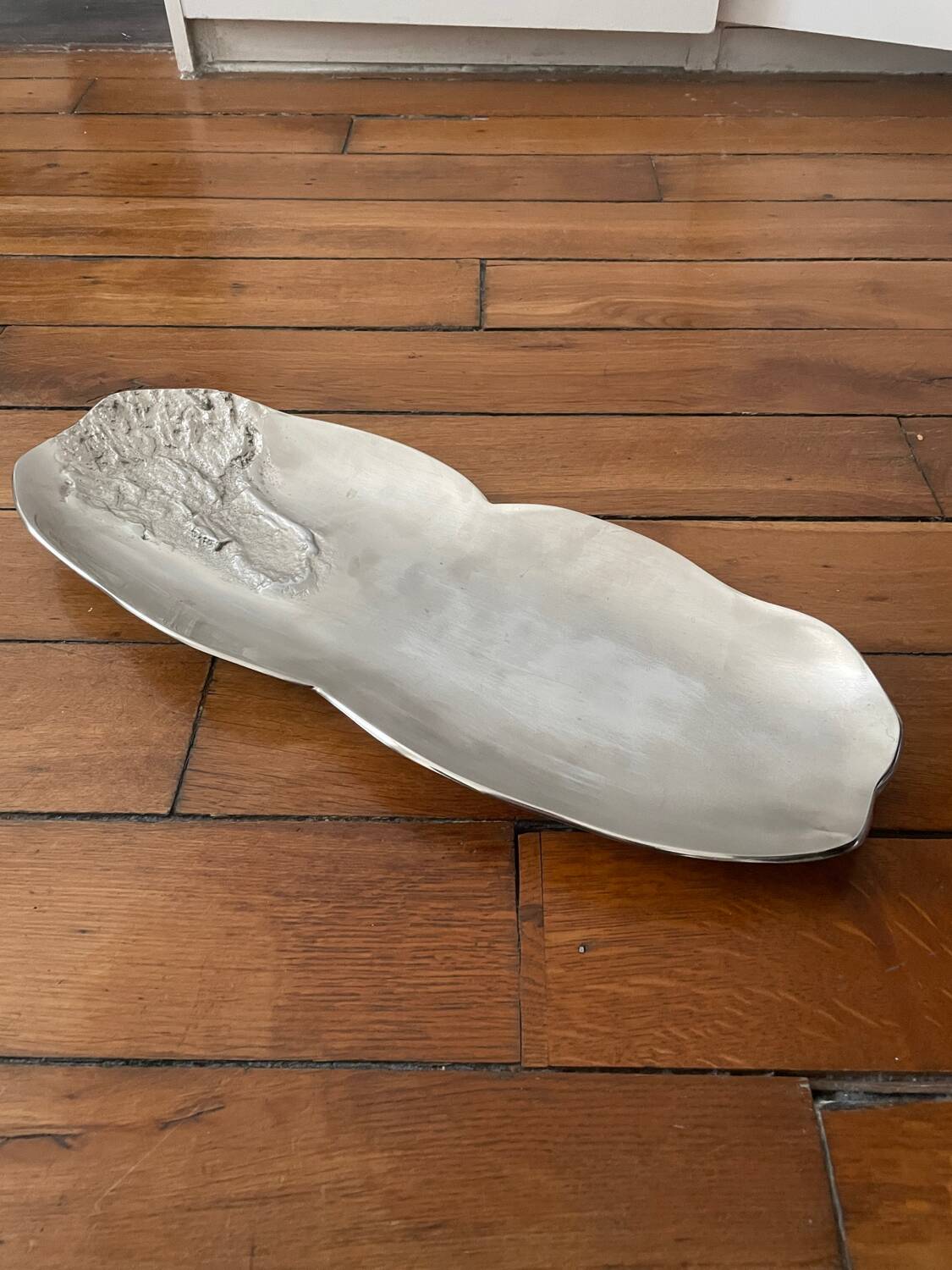 Cast aluminum centerpiece