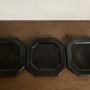 Set de 3 assiettes terre vernissée octogonales perles Biot 1950