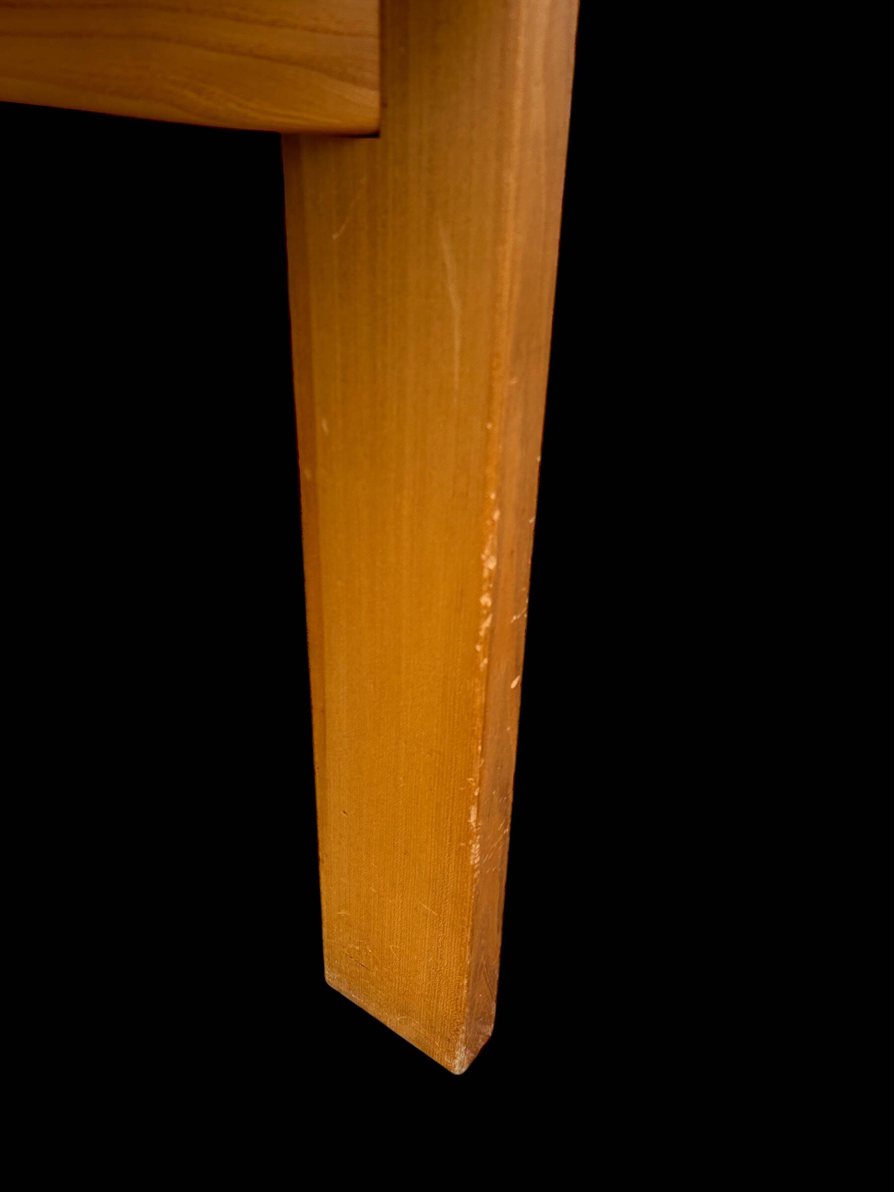 dining table in elm Maison Regain