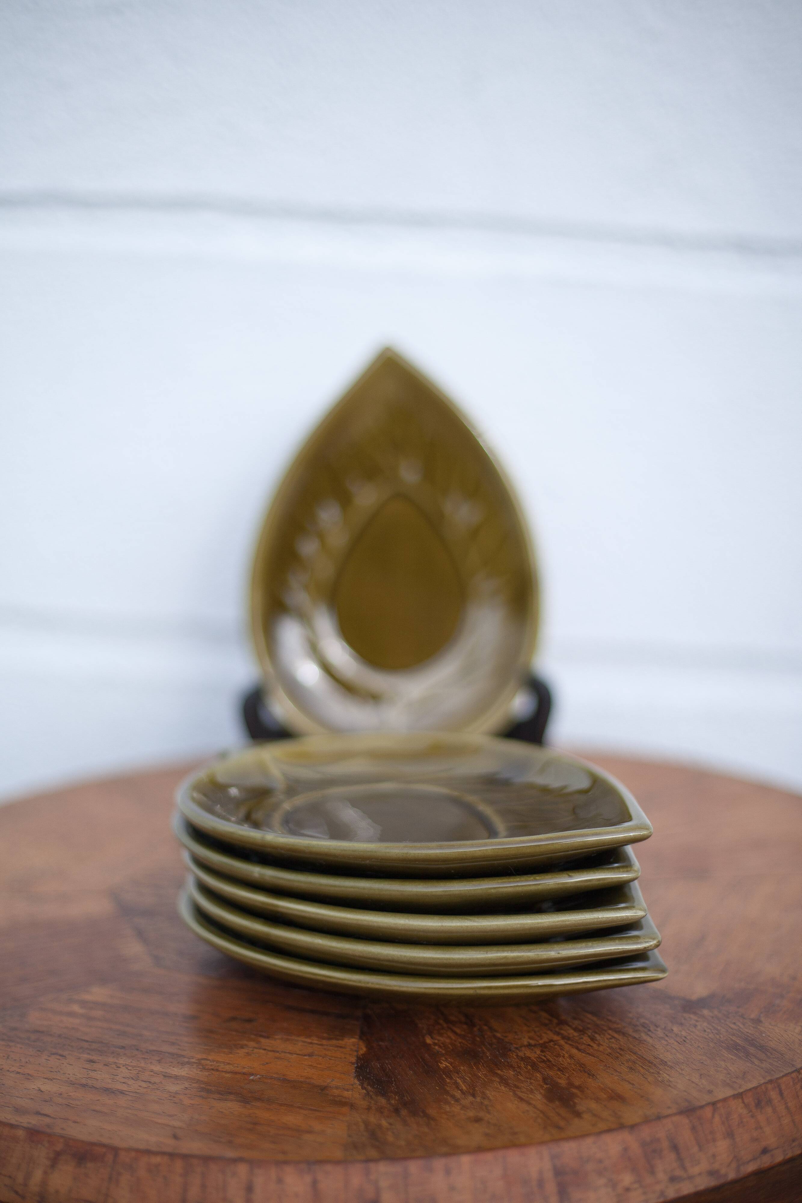 Service ceramic dishes Secla Portugal x 6,retro olive ceramic leaf dish, presentation