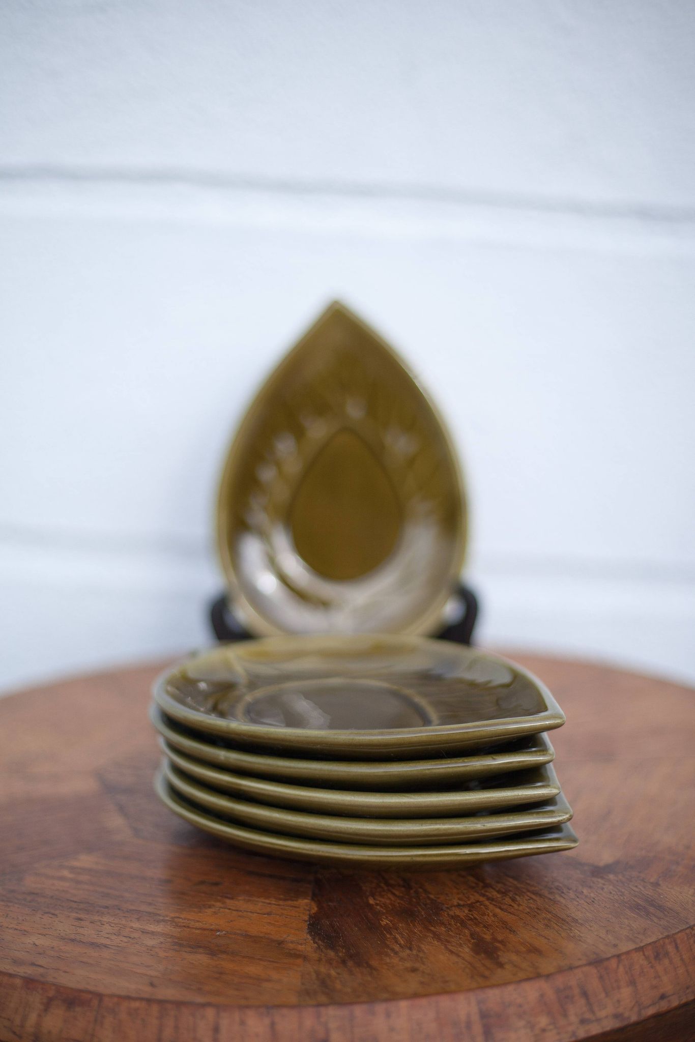 Service ceramic dishes Secla Portugal x 6,retro olive ceramic leaf dish, presentation
