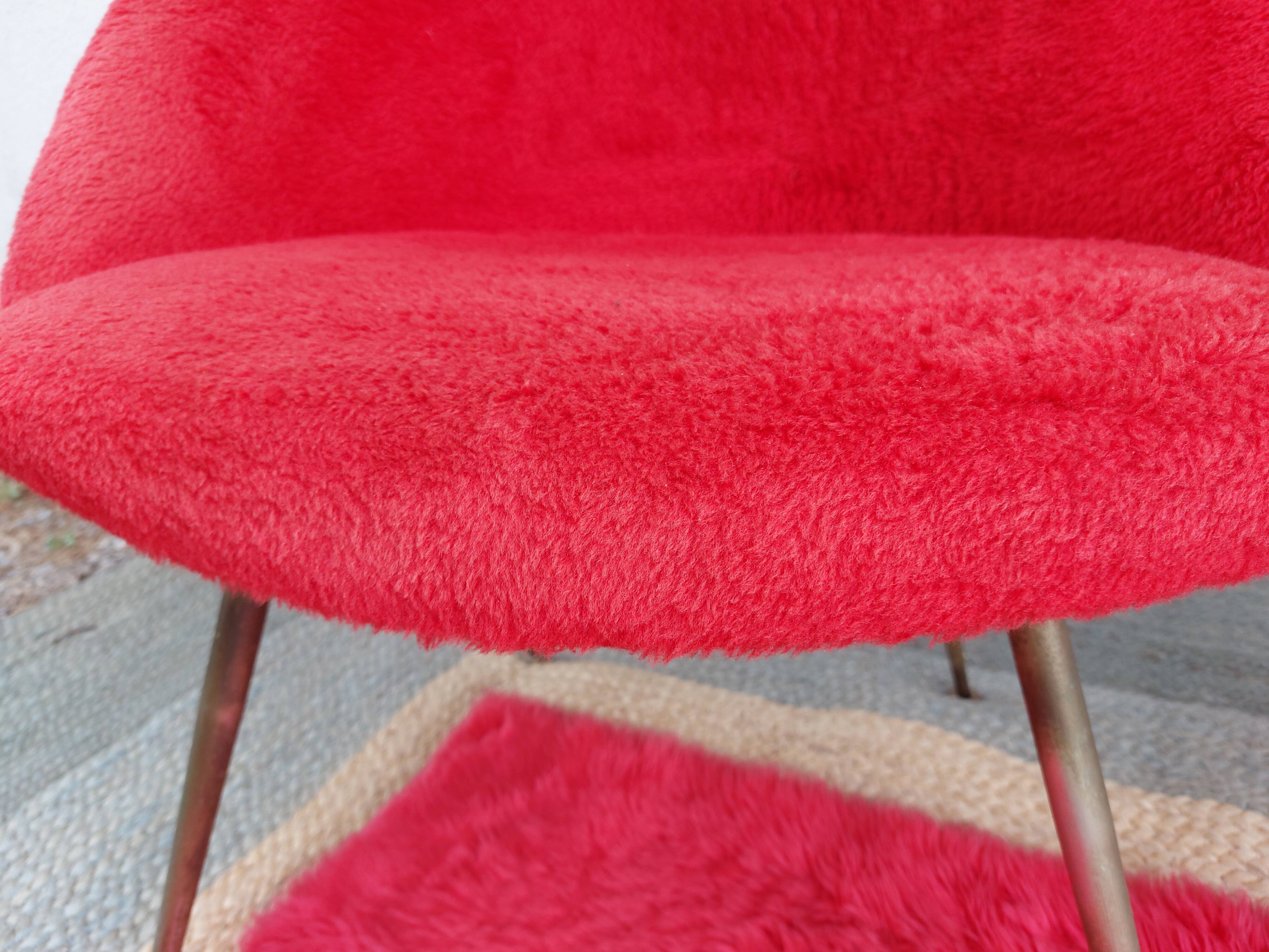 pair of vintage armchairs (red fur)