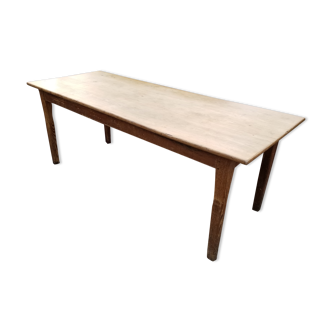 Farm table