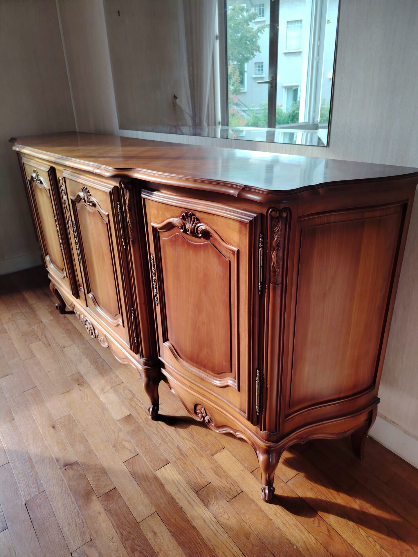 Bahut style Louis XV