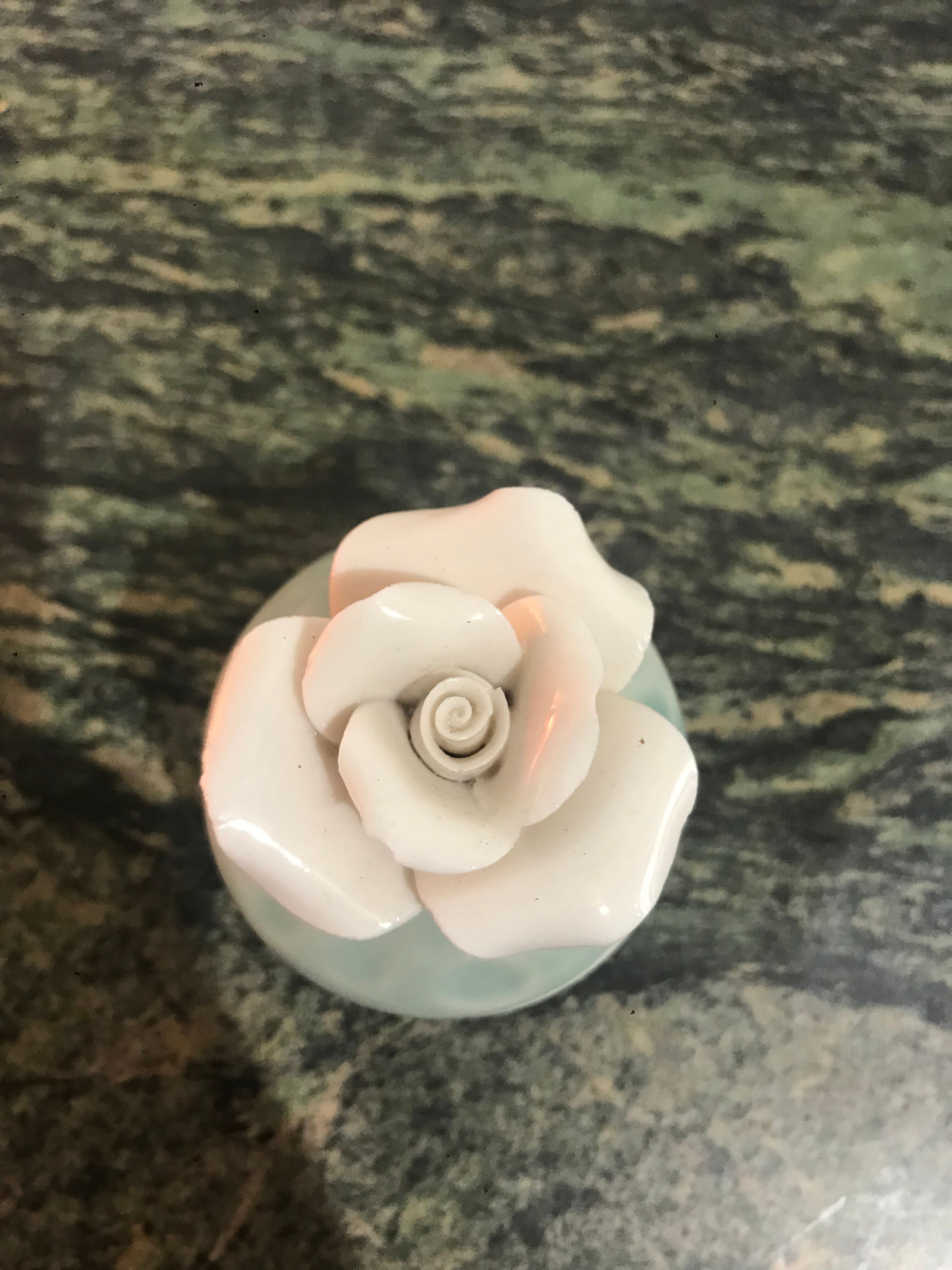Porcelain pillbox