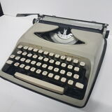 Portable Polyjo Super 75 typewriter