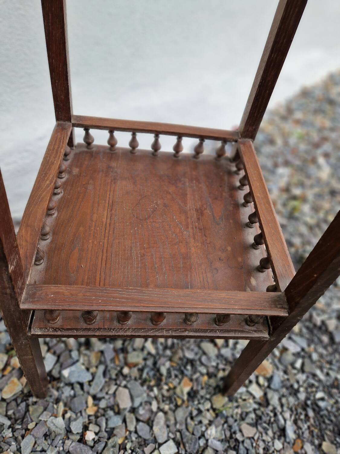 Breton saddle in solid wood with spindle decoration