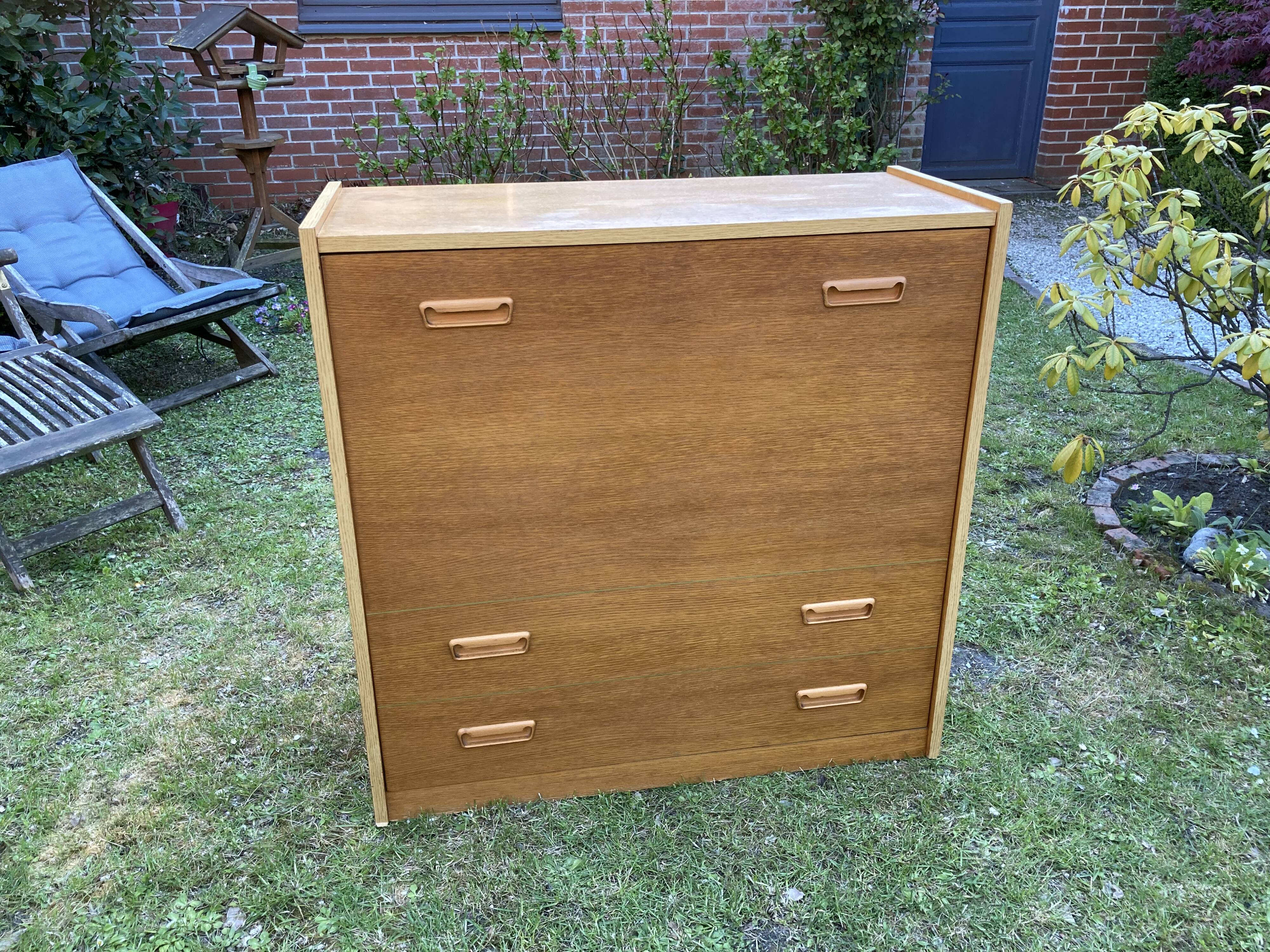 Meuble commode à roulette - lit repliable vintage