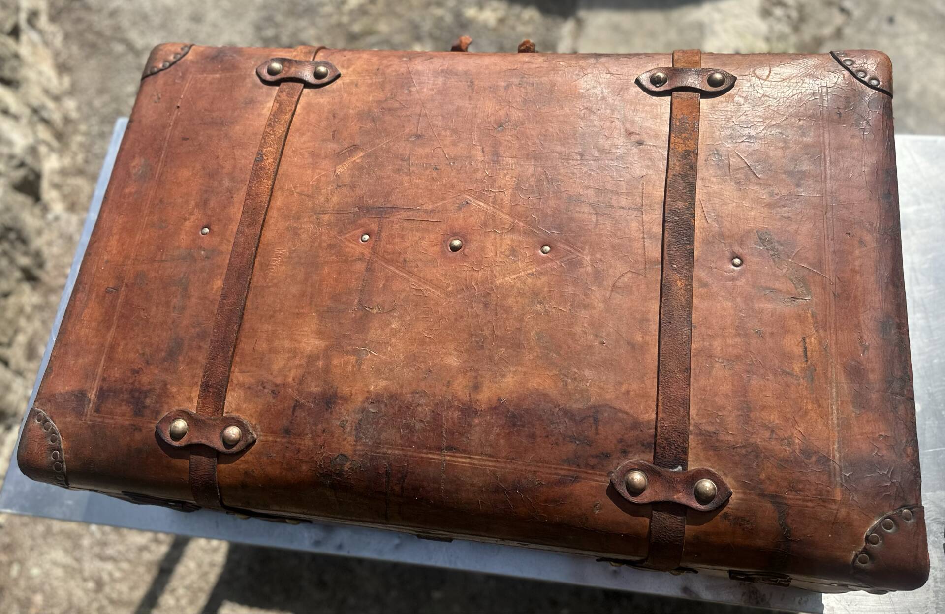 Large suitcase or trunk - leather suitcase, period 1910/1920.