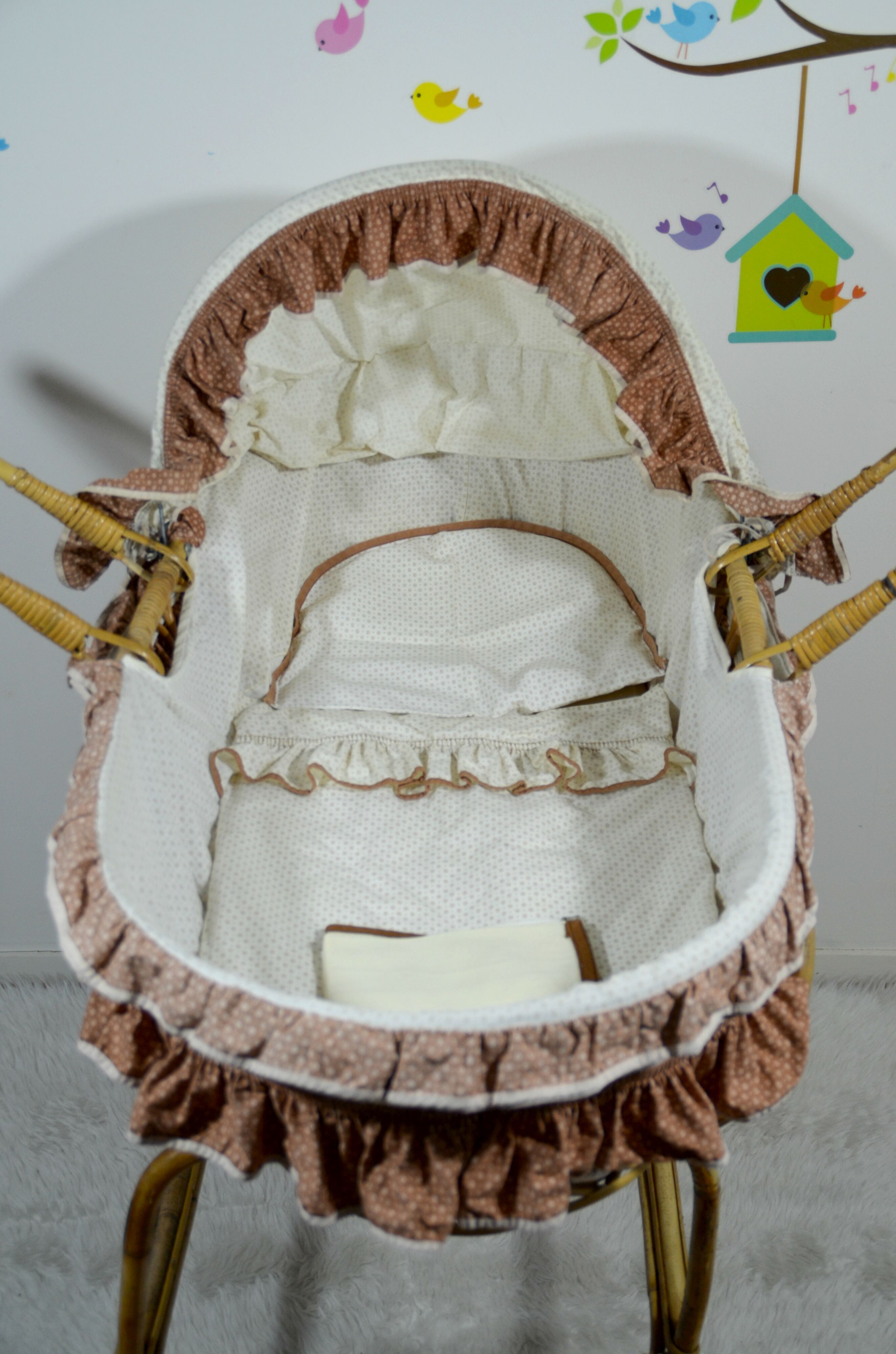 Bassinet baby rattan on foot