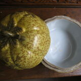 Pot covered Chinese ceramic