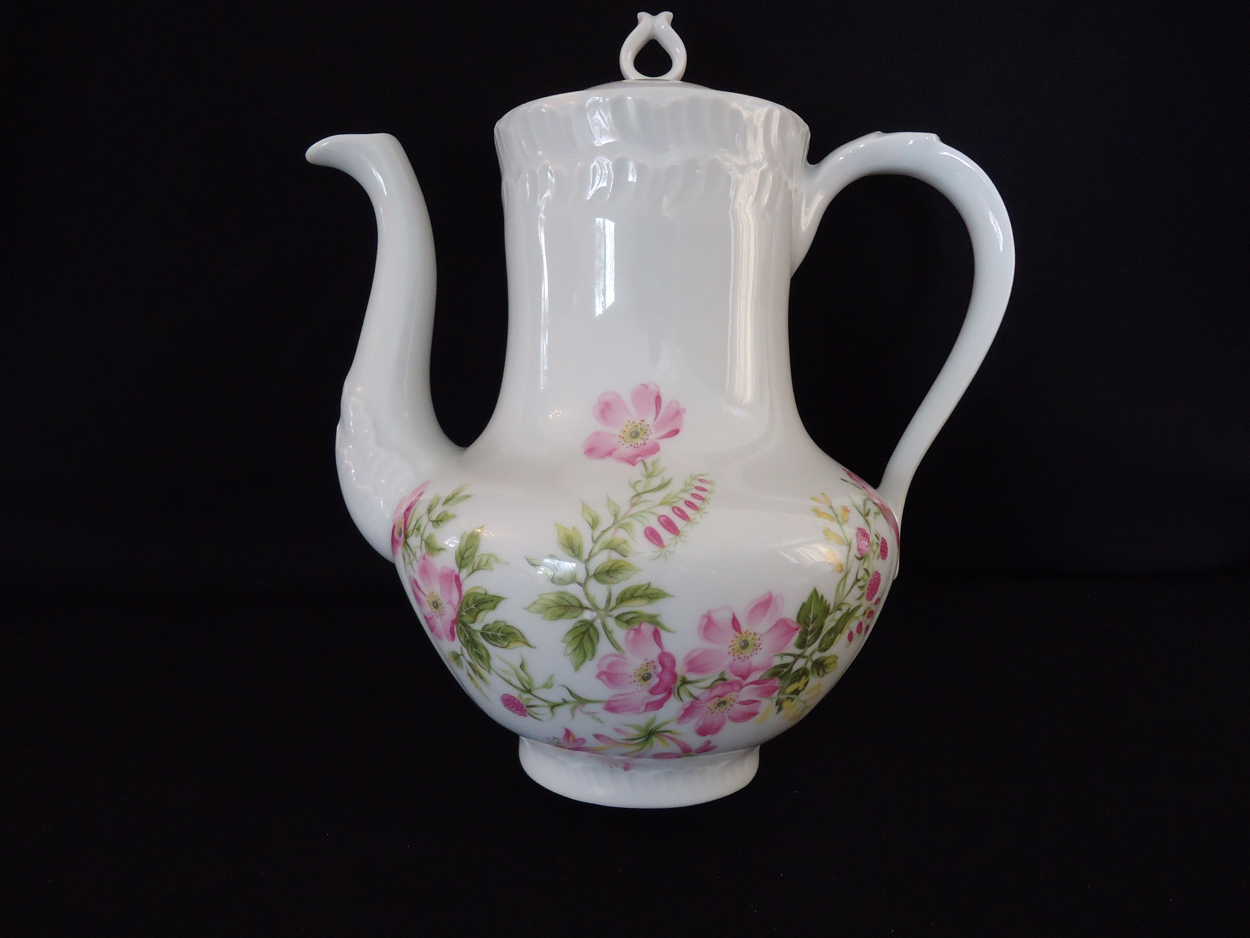 Pouring coffee pot, made of Limoges porcelain, Goumot Labesse (A565)