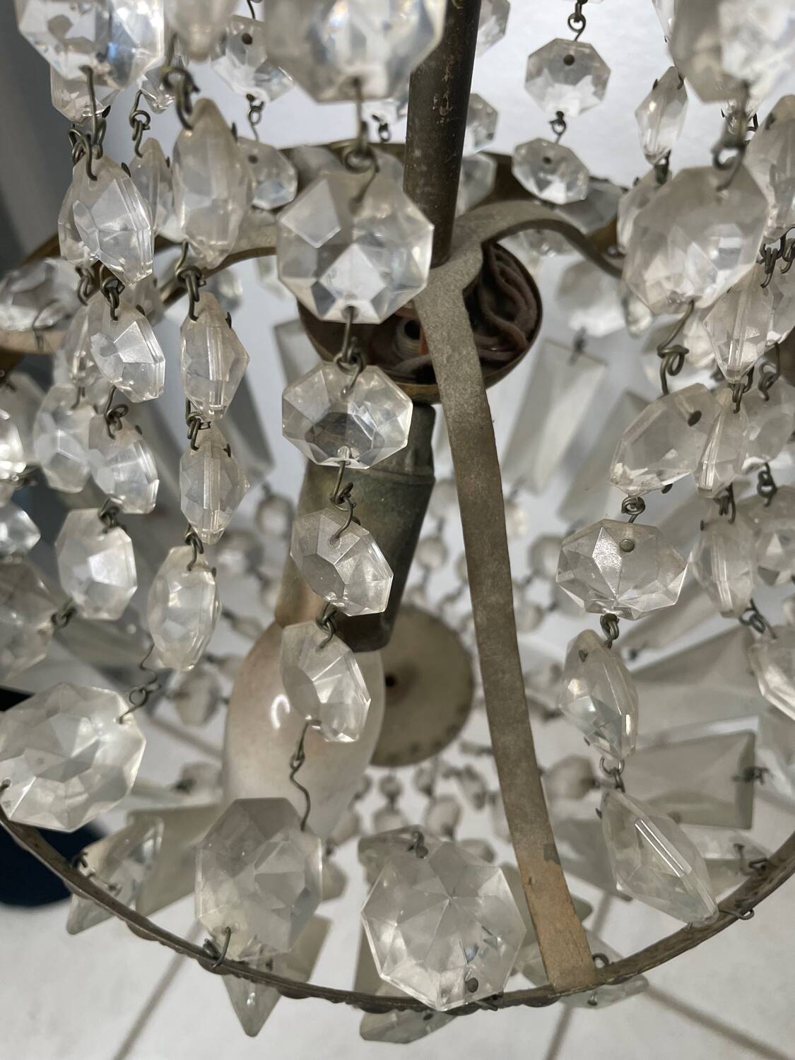 Lustre montgolfière en laiton à pampilles