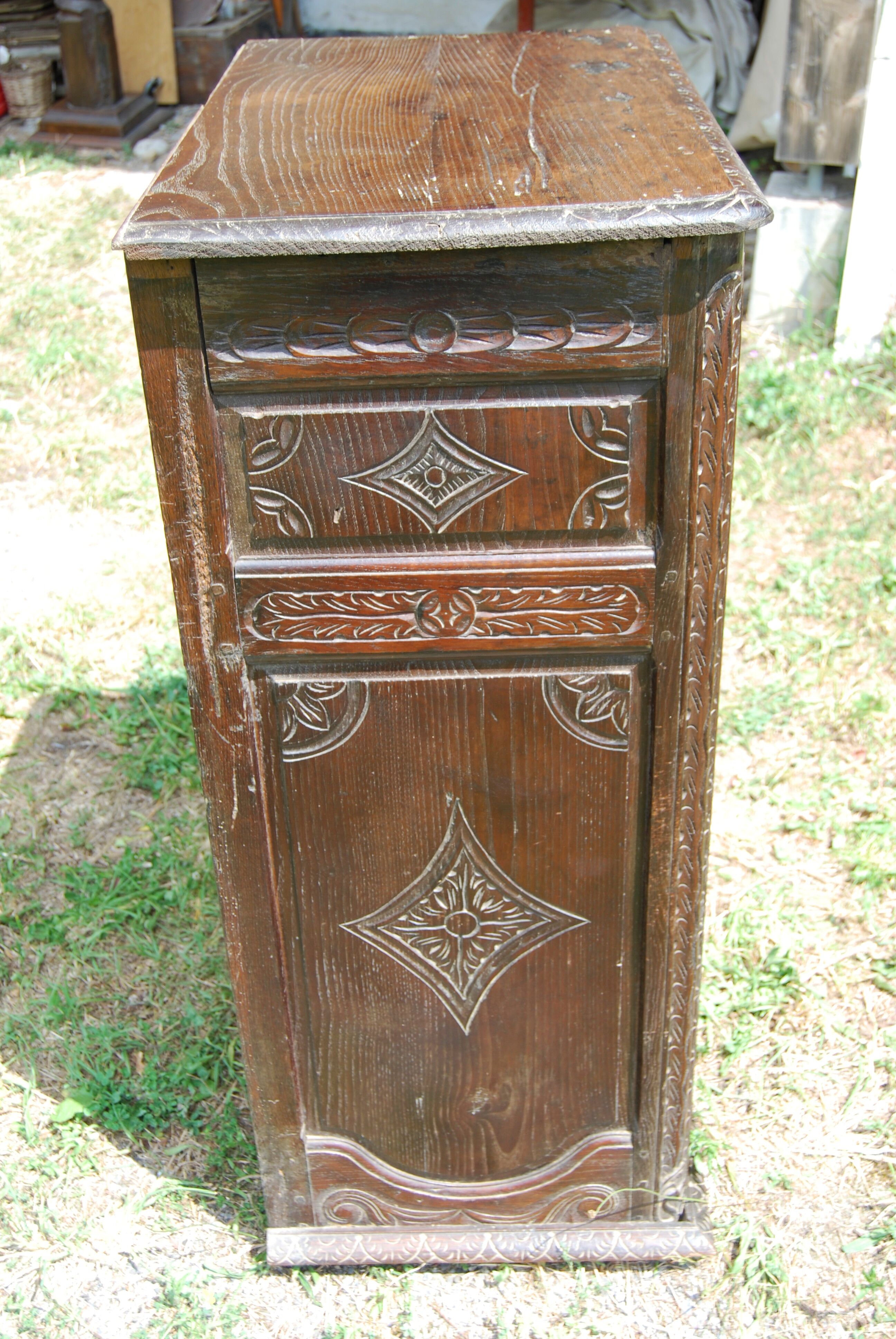 Confiturier breton sculpté ancien en chêne