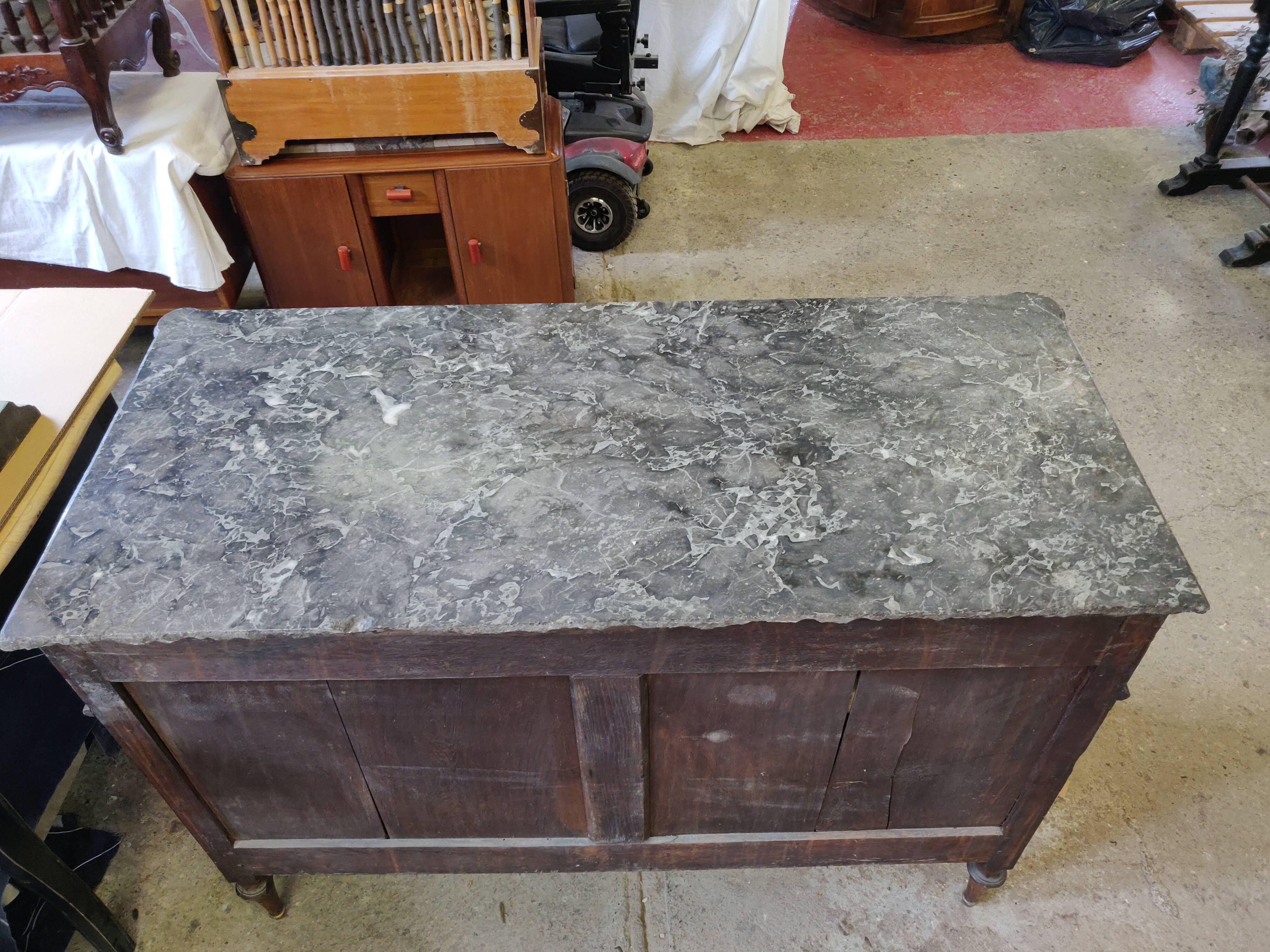 Louis XVI style chest of drawers clover lock