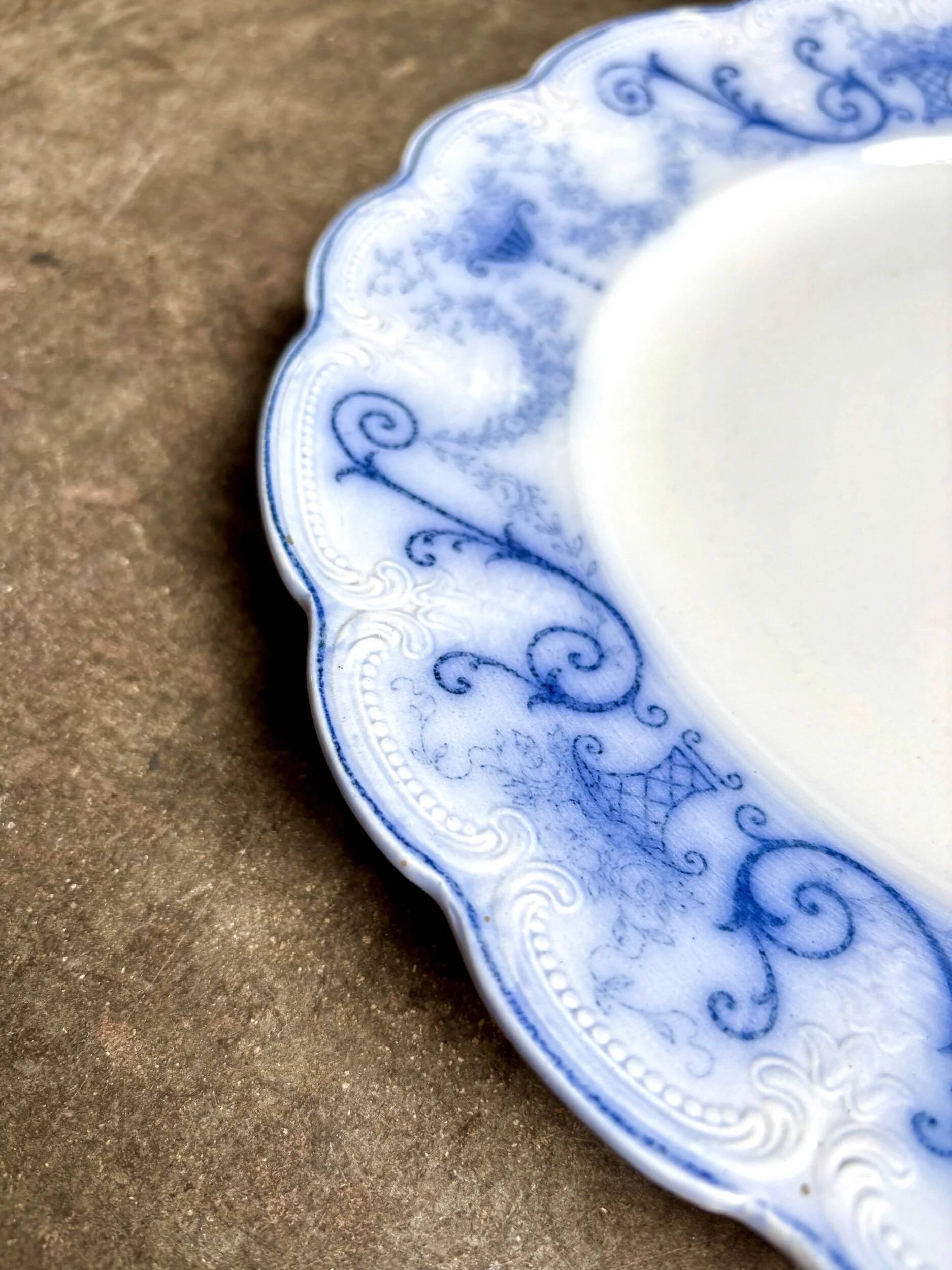 Sarreguemines round dish in blue earthenware, "Basket" service