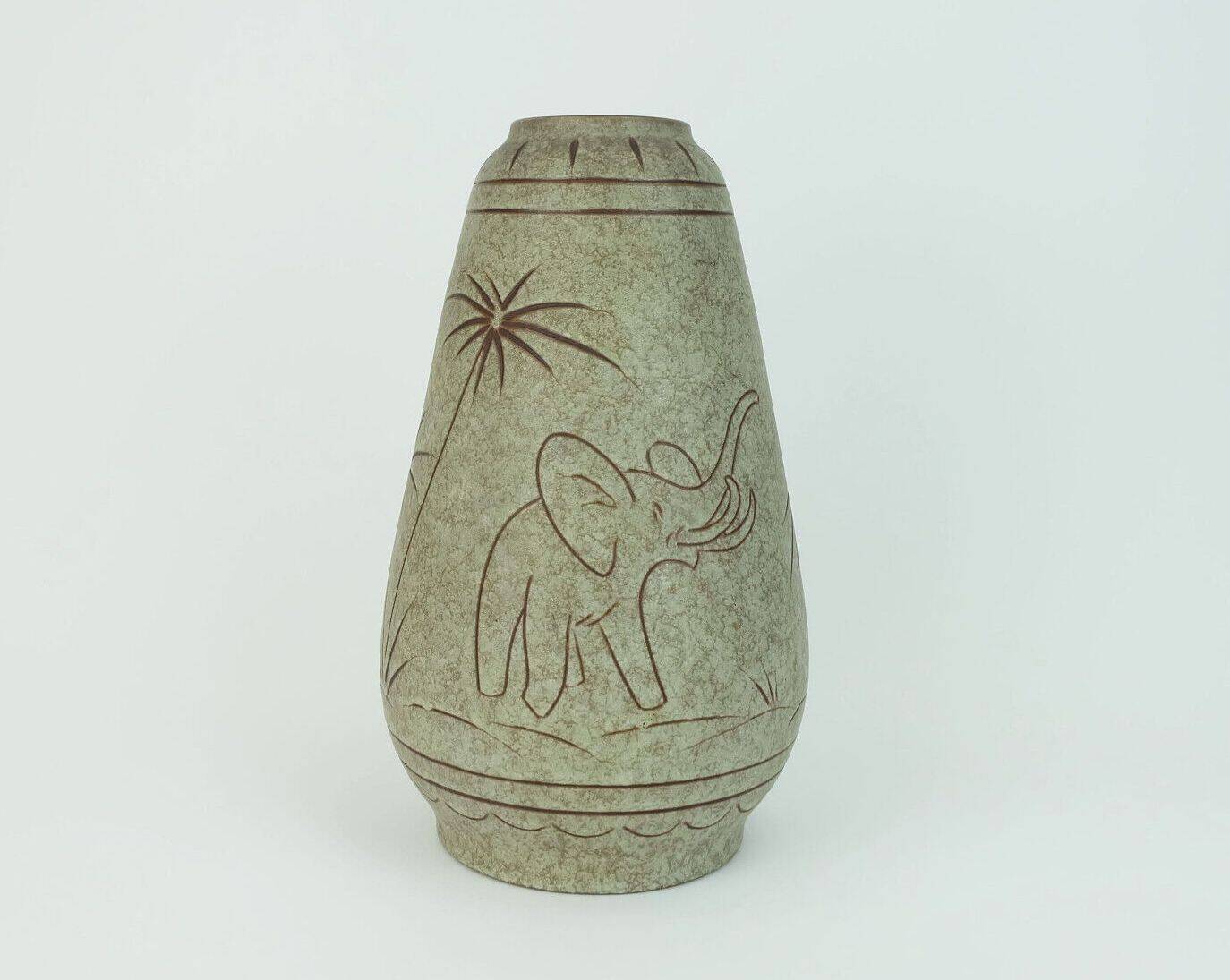 Early 1960s u-keramik mid century ceramic vase model no. 137/30 elephants and palmtrees decor