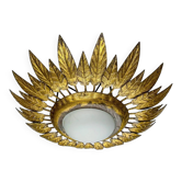 Plafonnier en forme de soleil espagnol – verre opalin et feuillage en fer doré, années 1960