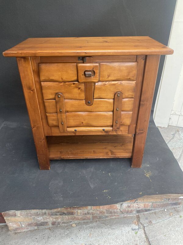 Meuble brutaliste en pin vintage