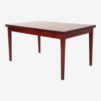 Table pliante conçue par Skovby design scandinave