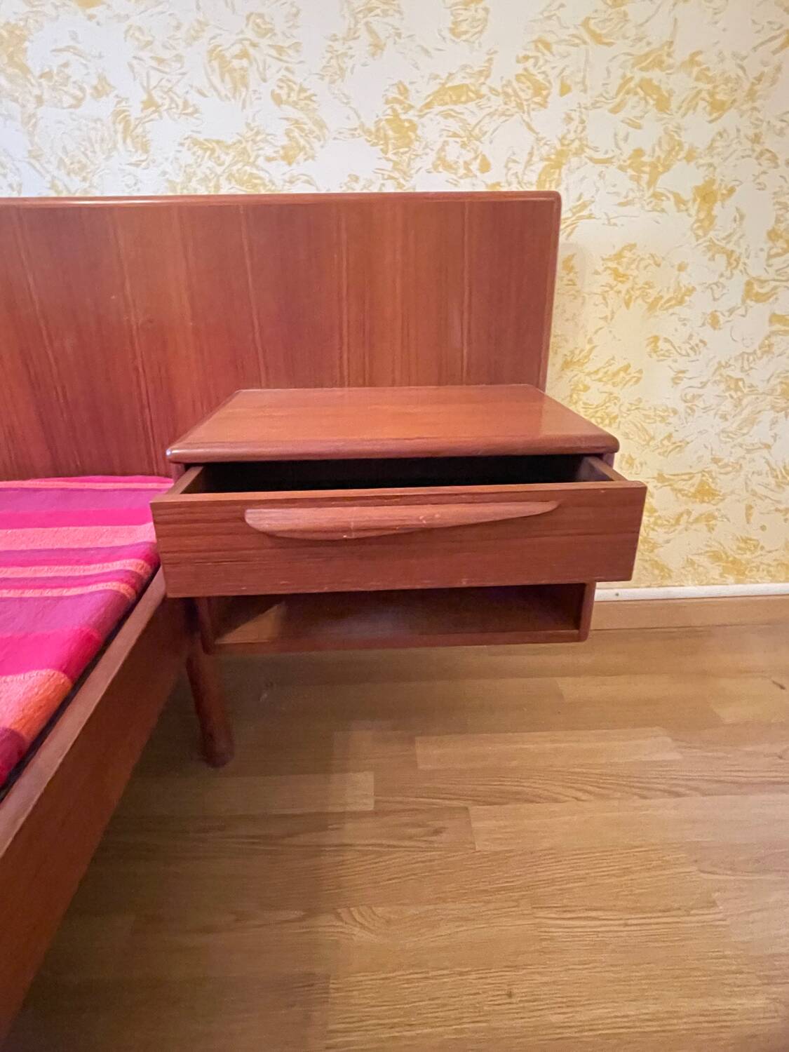 Teak bed