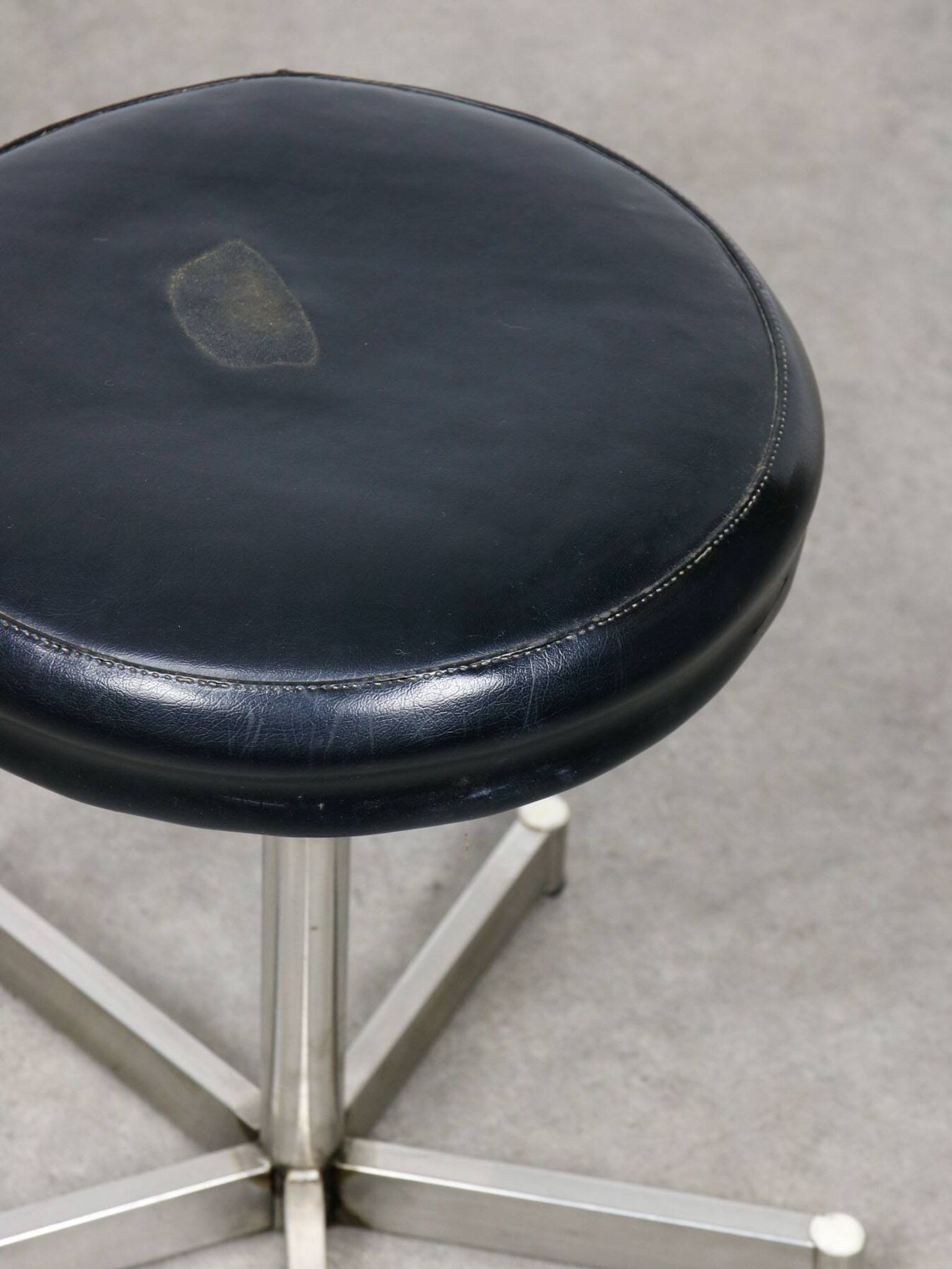 Tabouret pivotant Bauhaus moderniste en chrome, années 1950