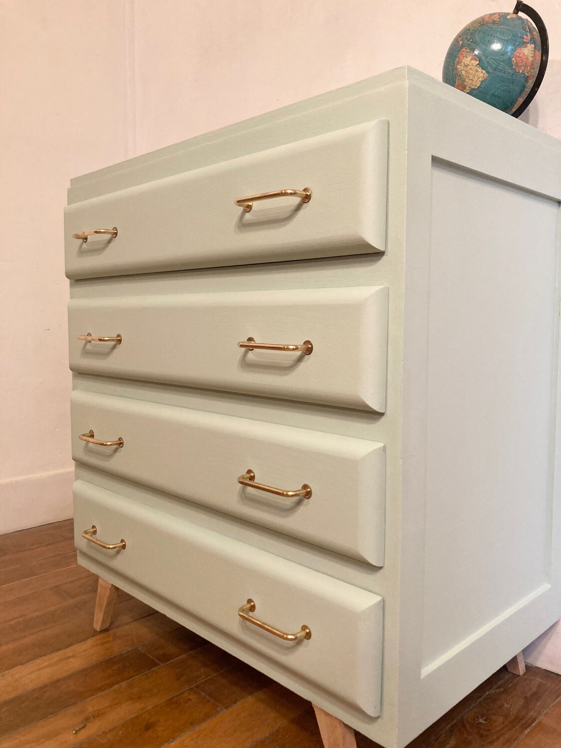 Compass feet dresser