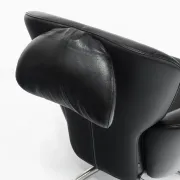 "Dodo" armchair in black leather. Design by Toshiyuki Kita. Cassina. Italy.