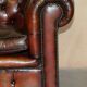 Paire de canapés Chesterfield antiques restaurés en cuir Boudreaux